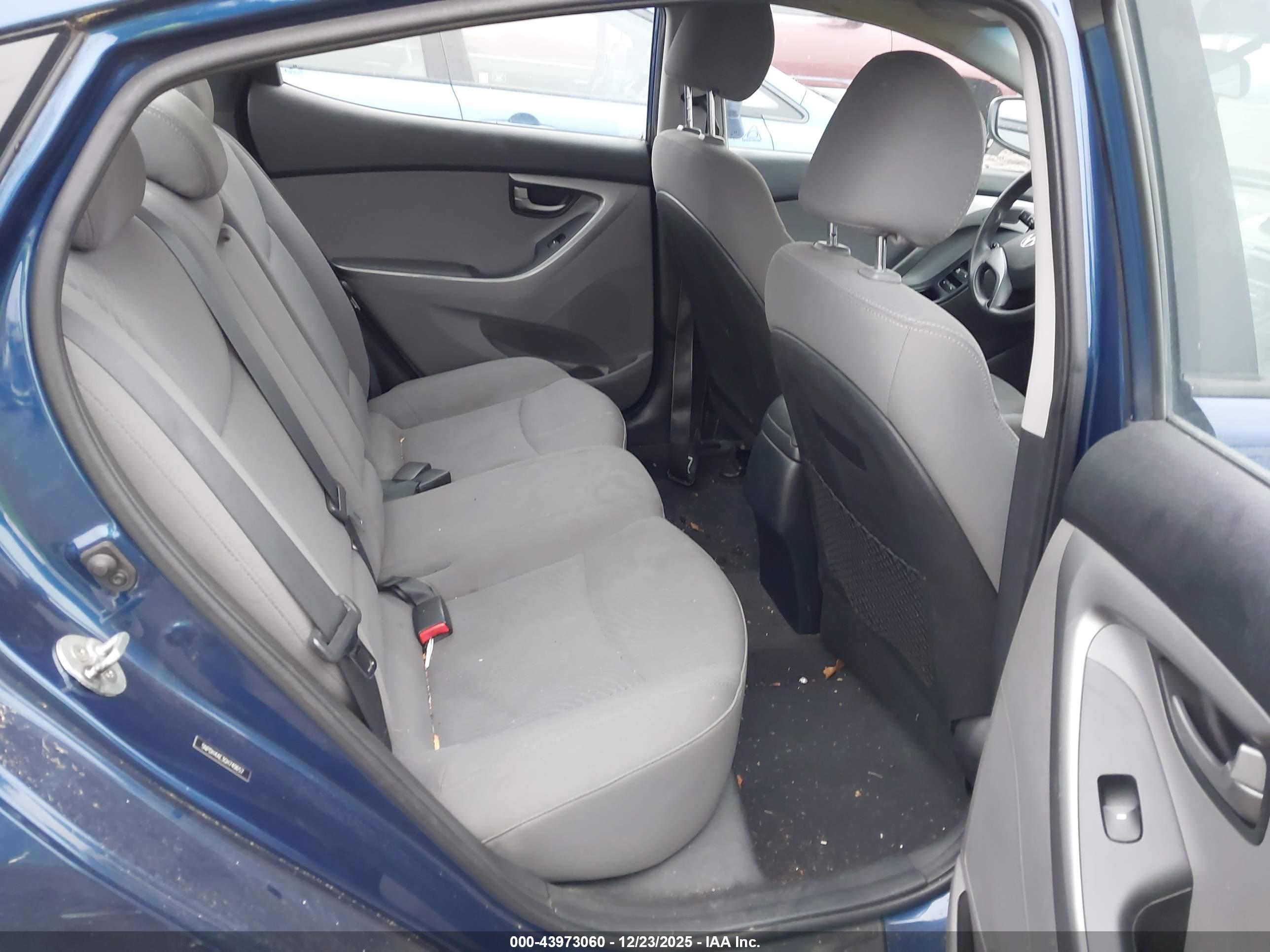 HYUNDAI ELANTRA image 8