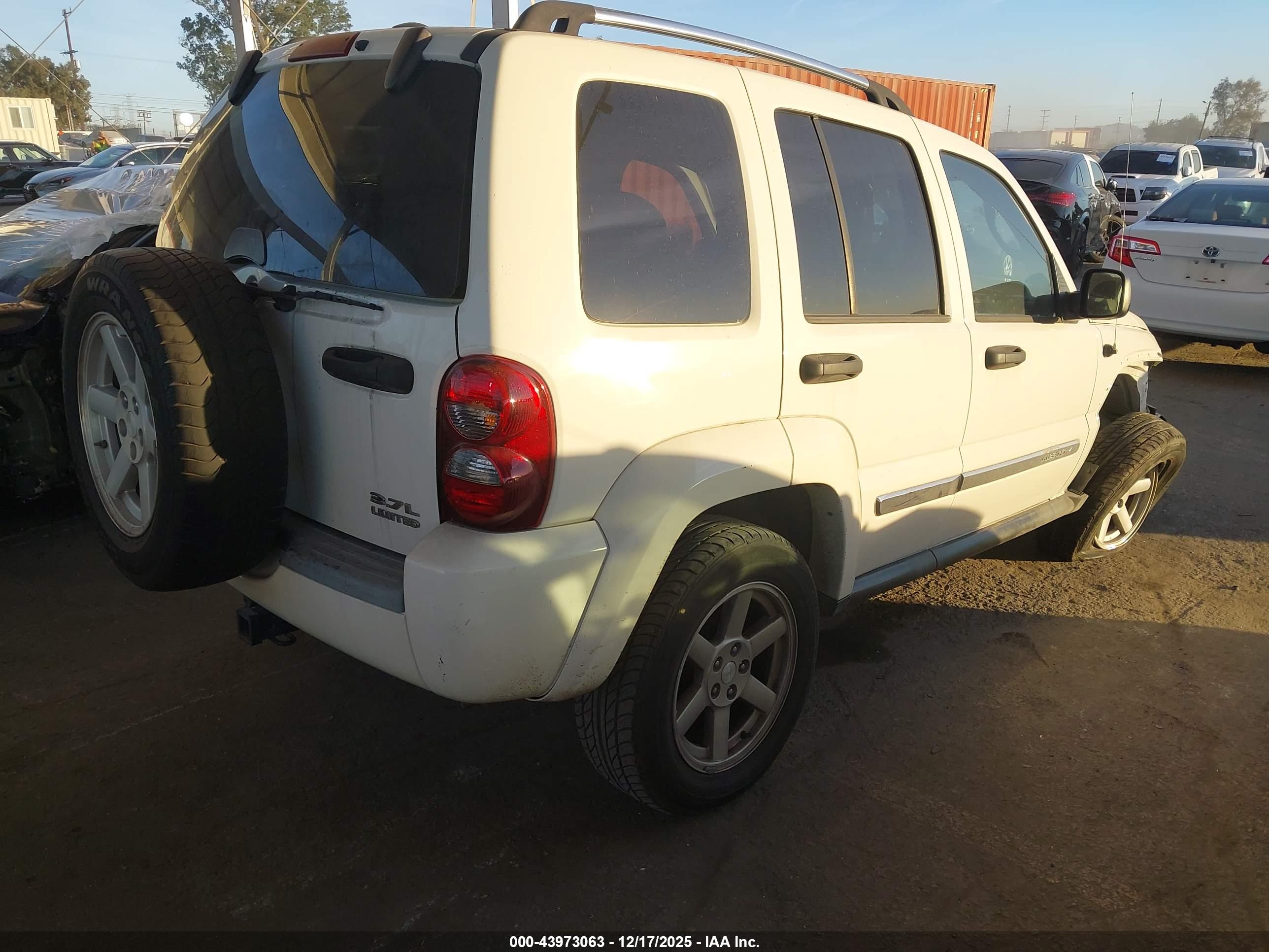JEEP LIBERTY image 4