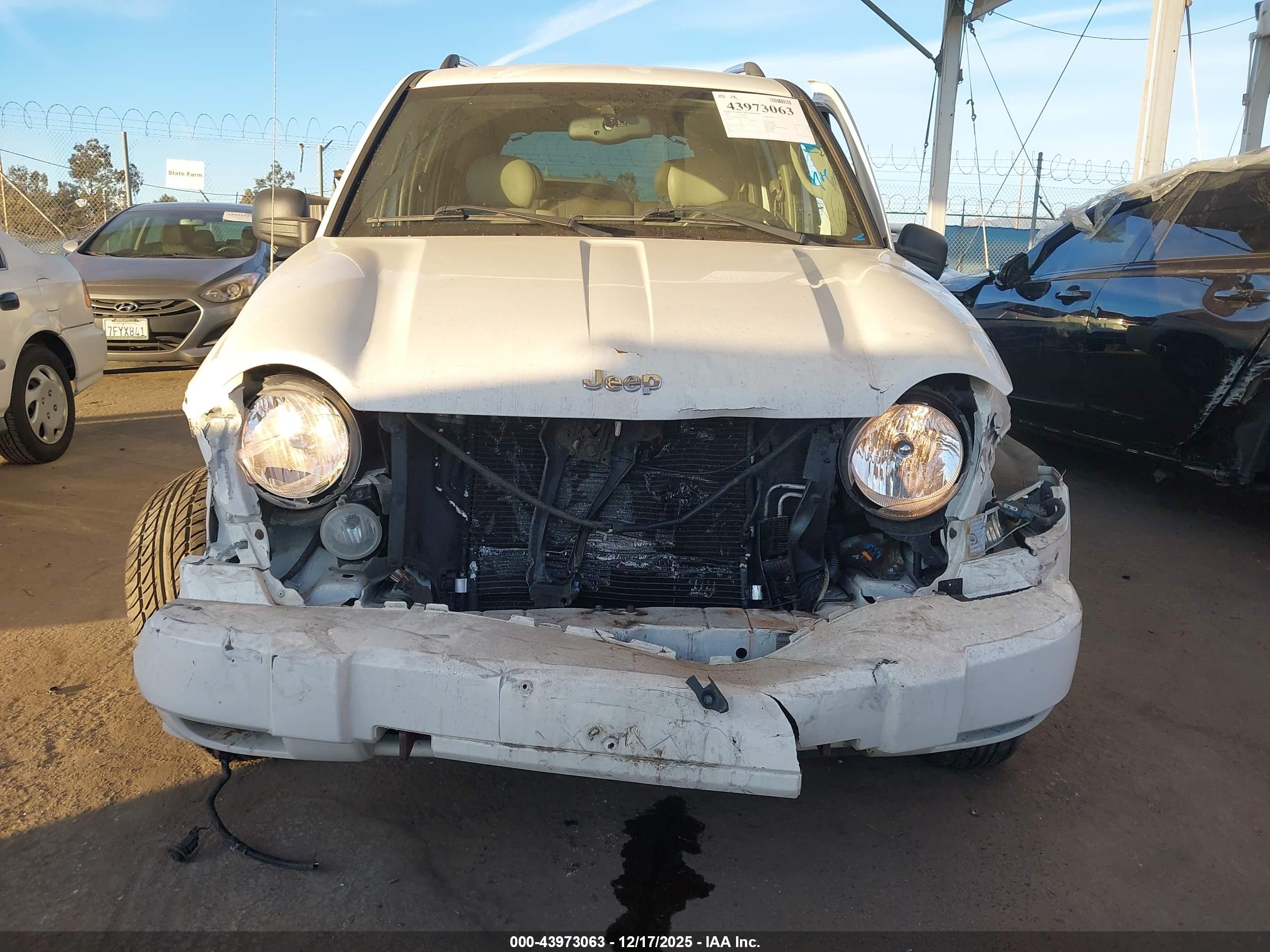 JEEP LIBERTY image 6