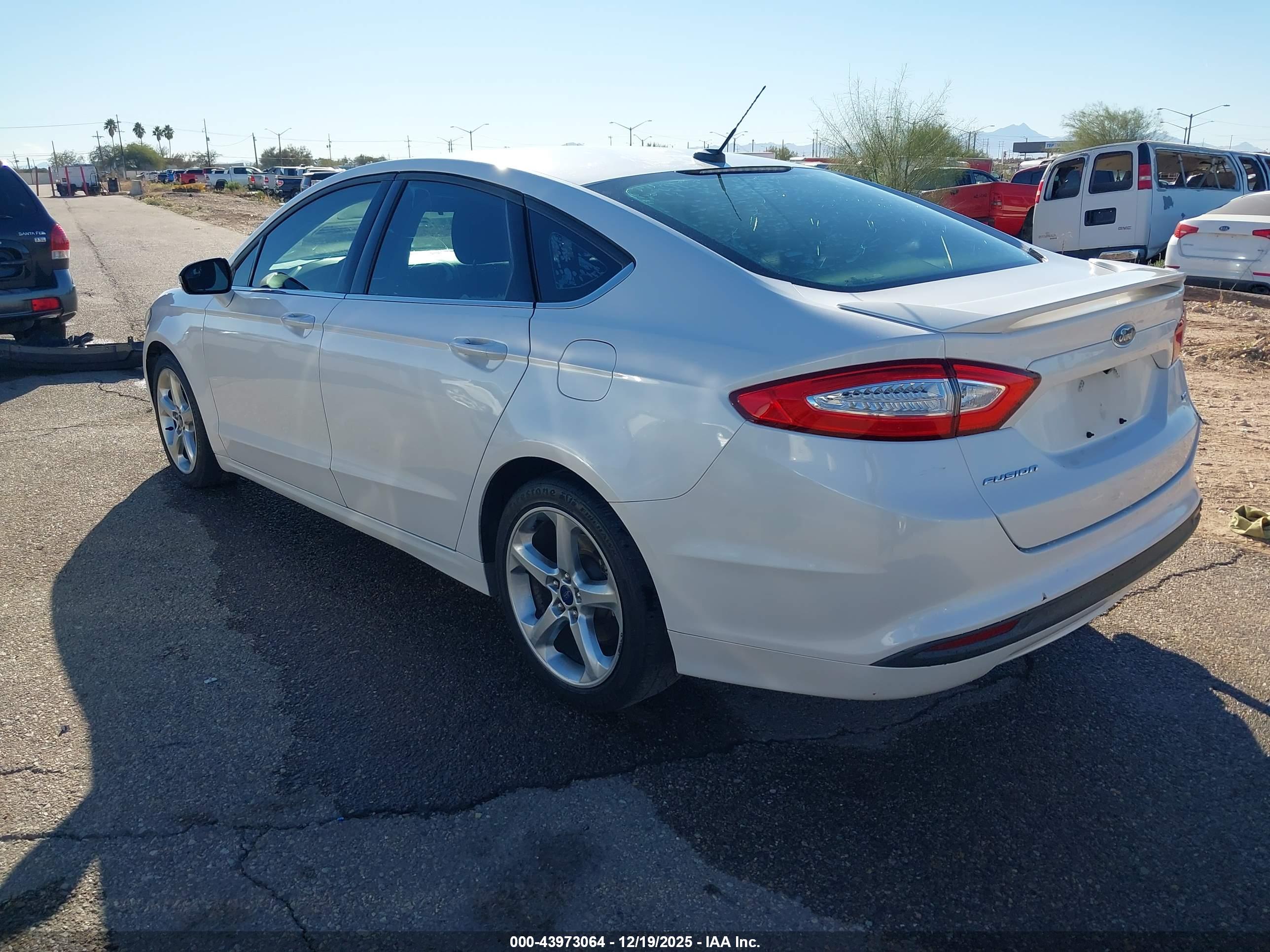FORD FUSION image 3