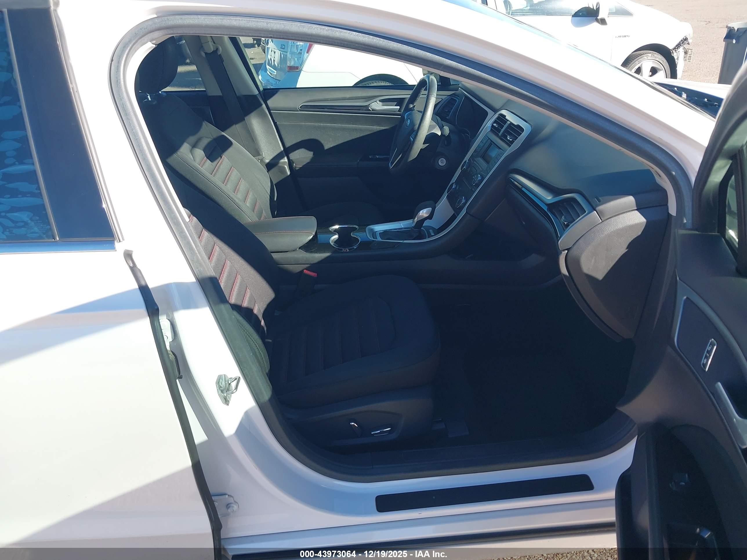FORD FUSION image 5