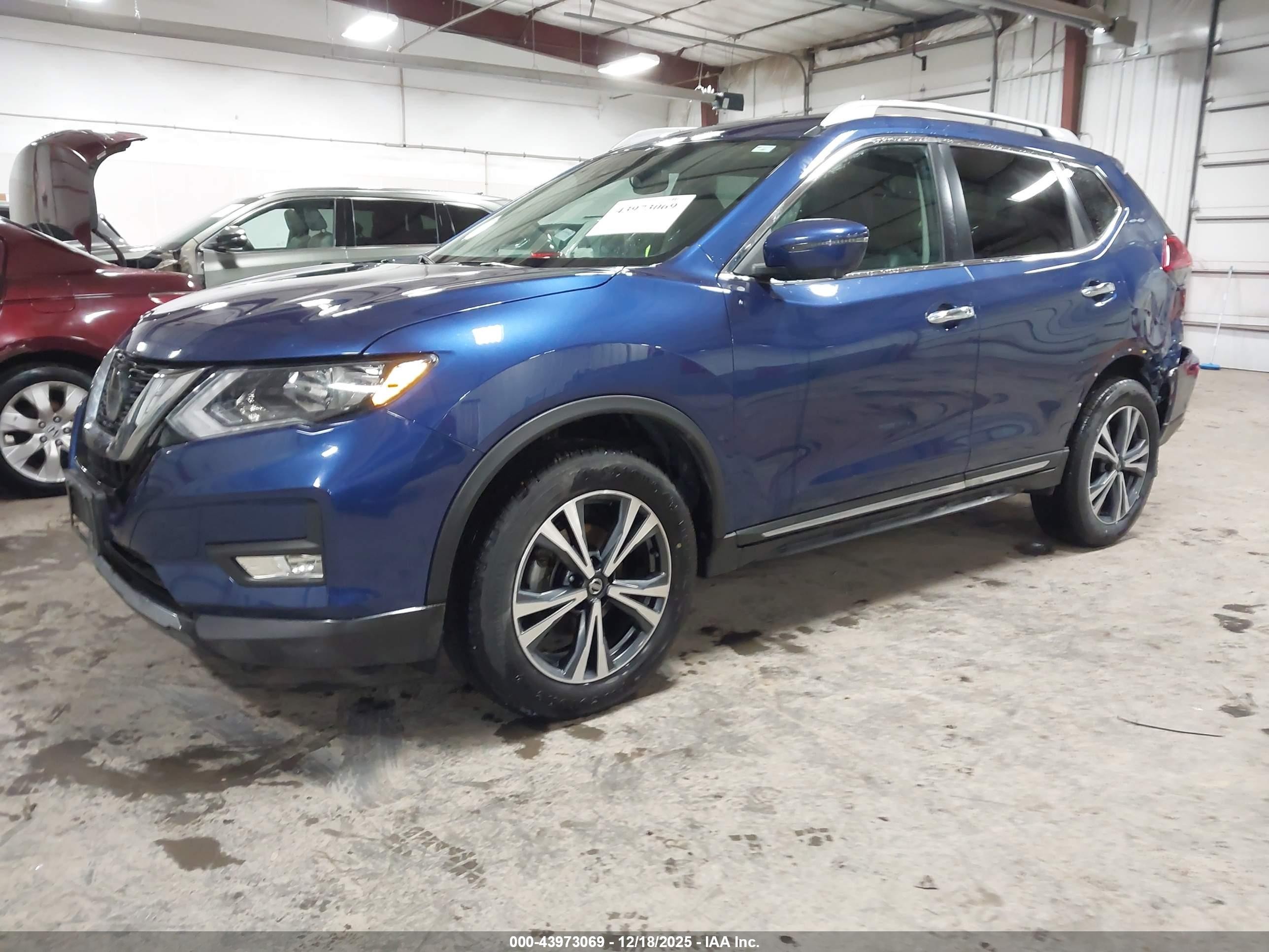 NISSAN ROGUE image 2