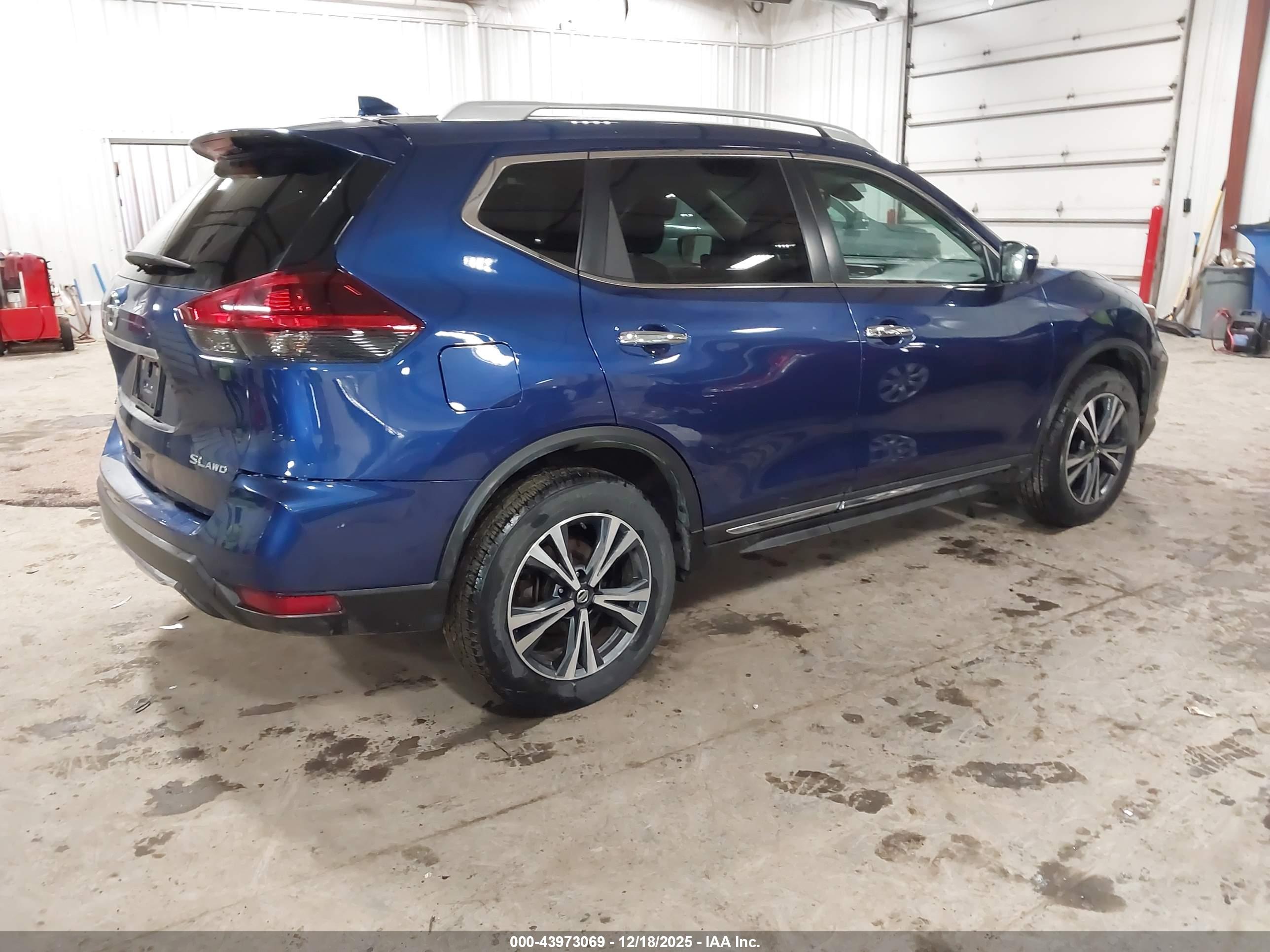 NISSAN ROGUE image 4