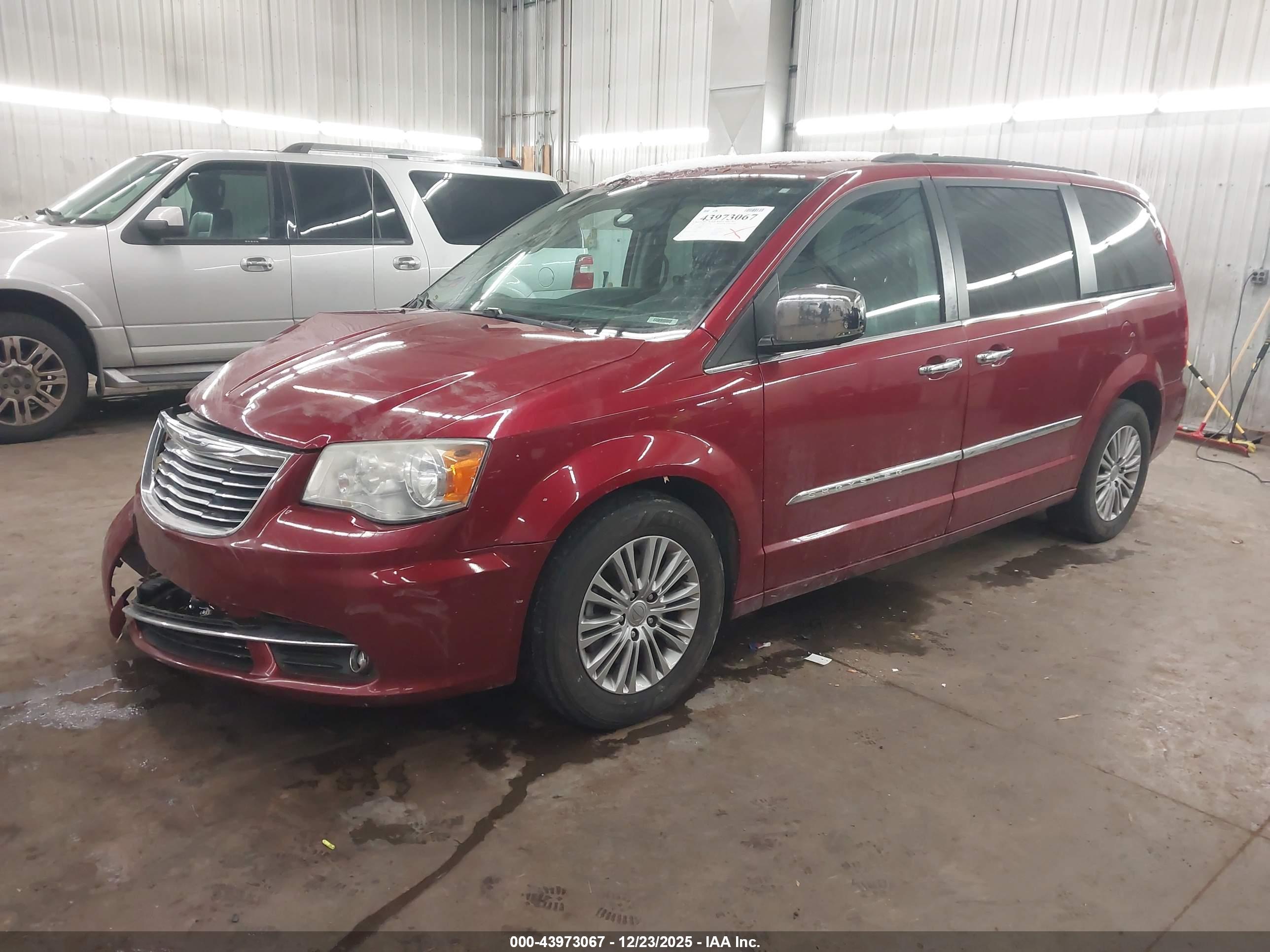CHRYSLER TOWN image 2