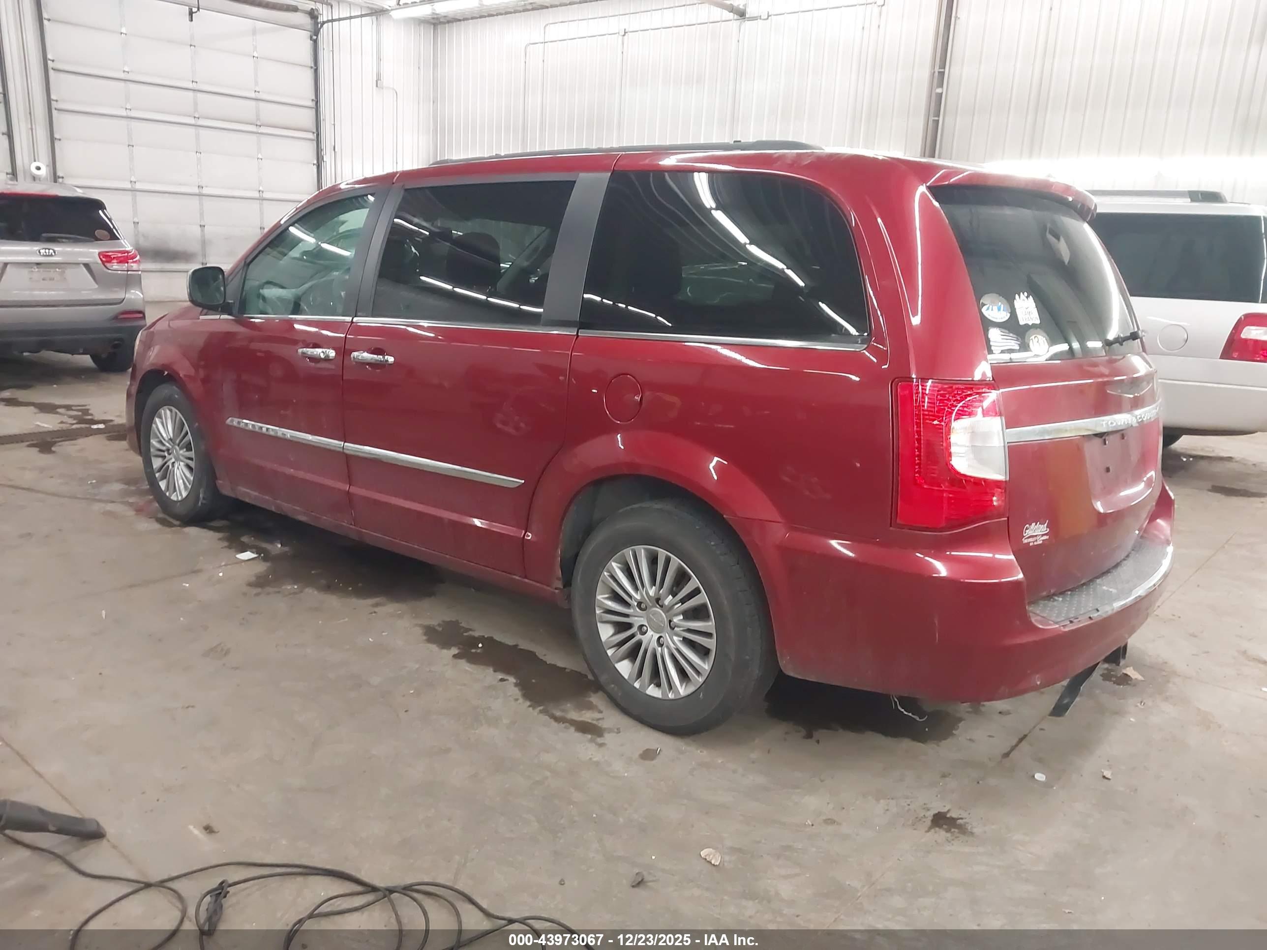 CHRYSLER TOWN image 3