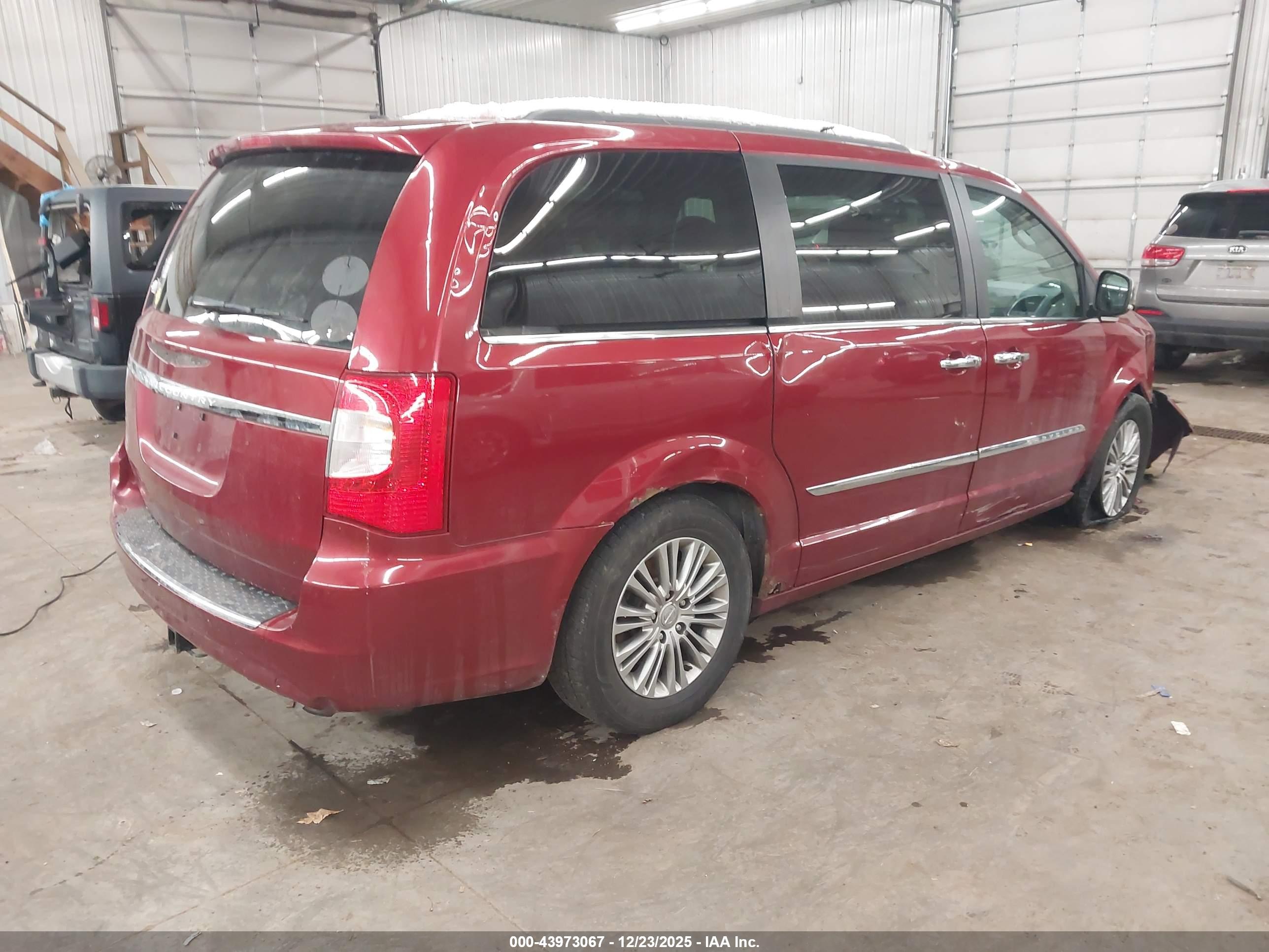 CHRYSLER TOWN image 4