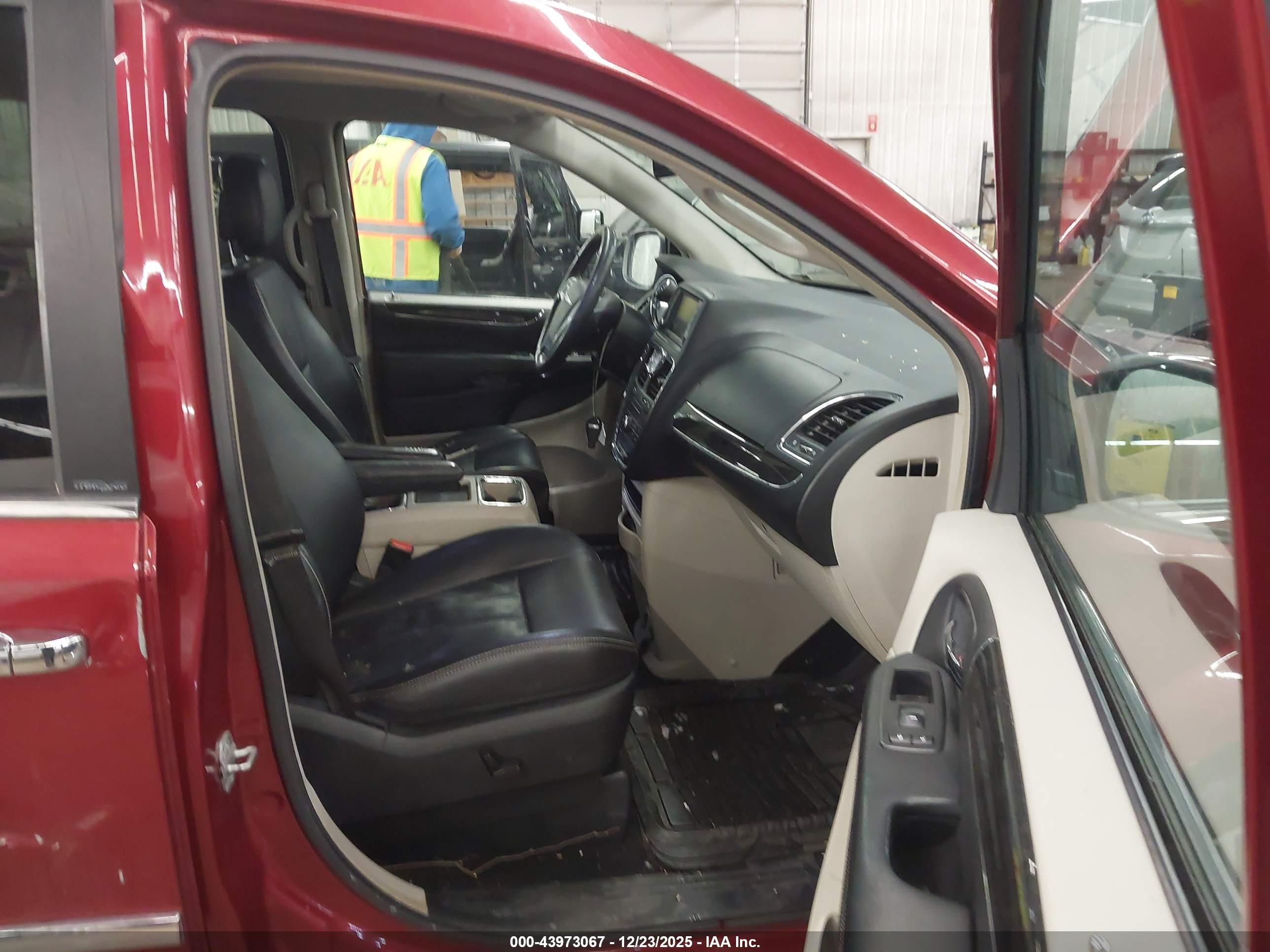 CHRYSLER TOWN image 5
