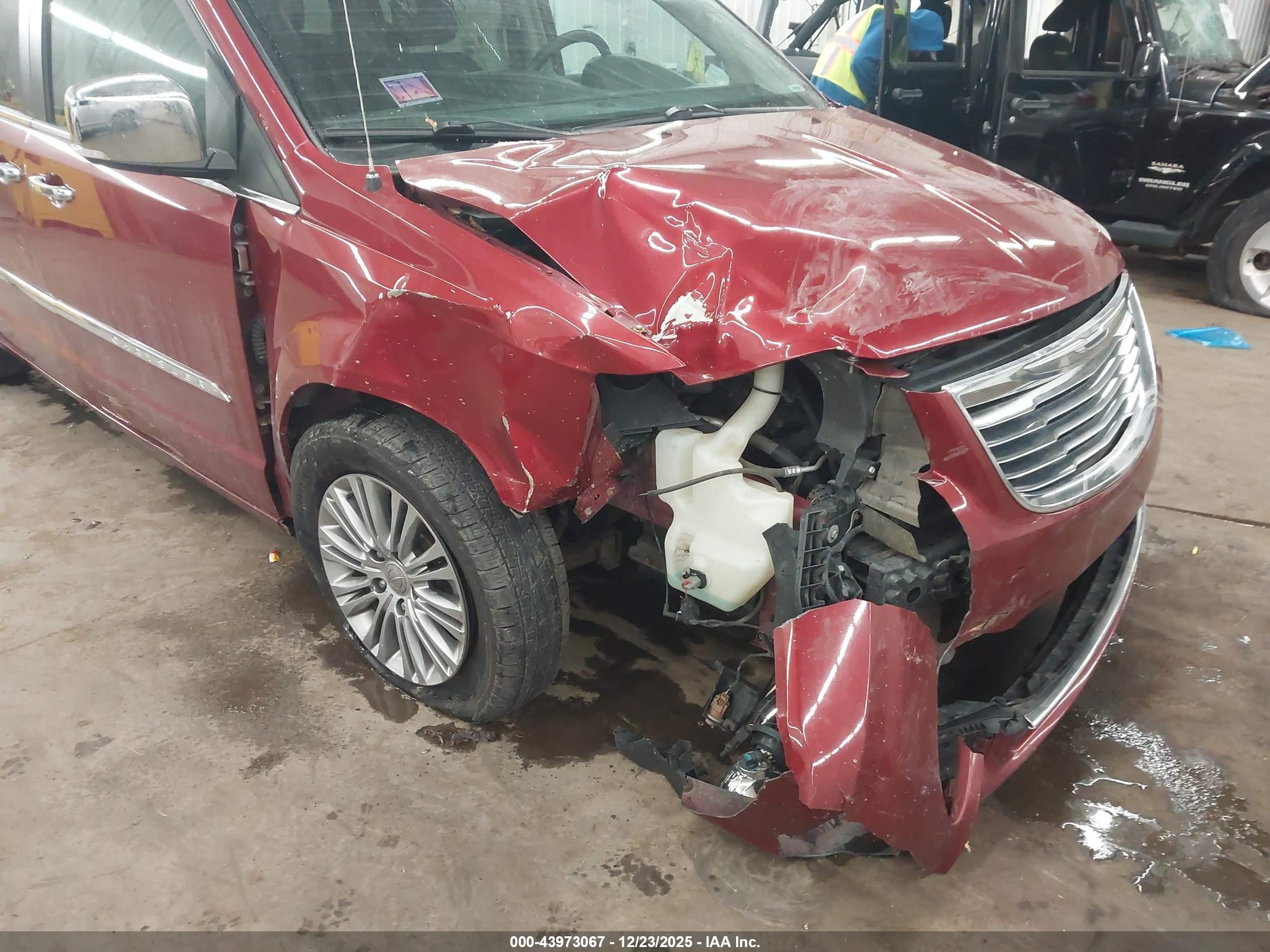 CHRYSLER TOWN image 6