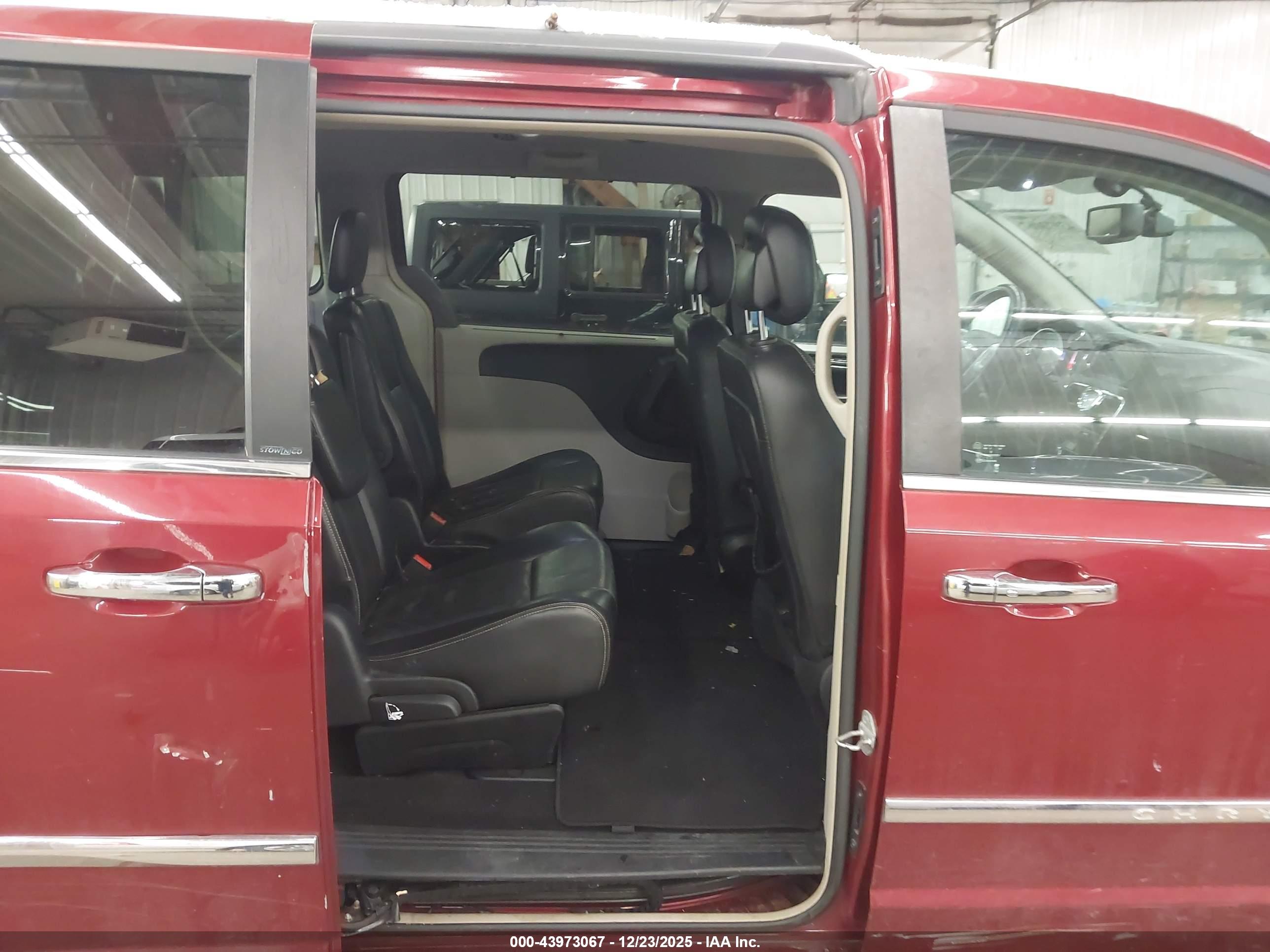 CHRYSLER TOWN image 8