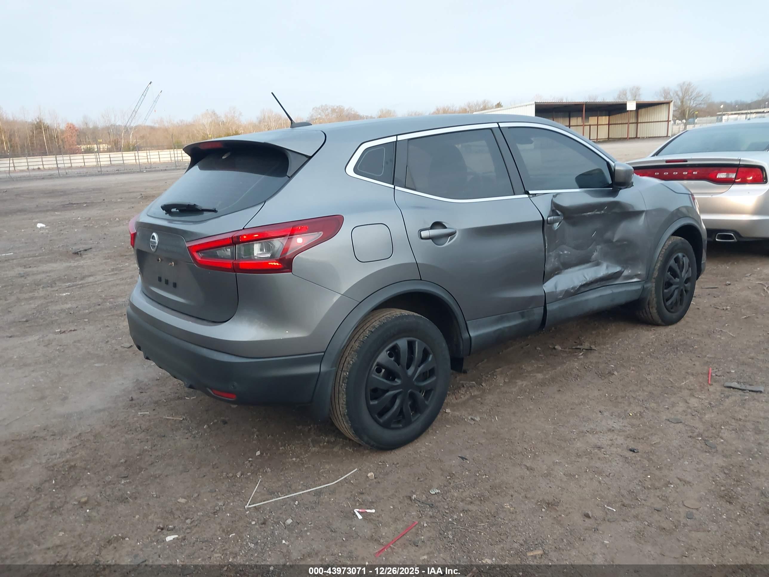 NISSAN ROGUE image 4
