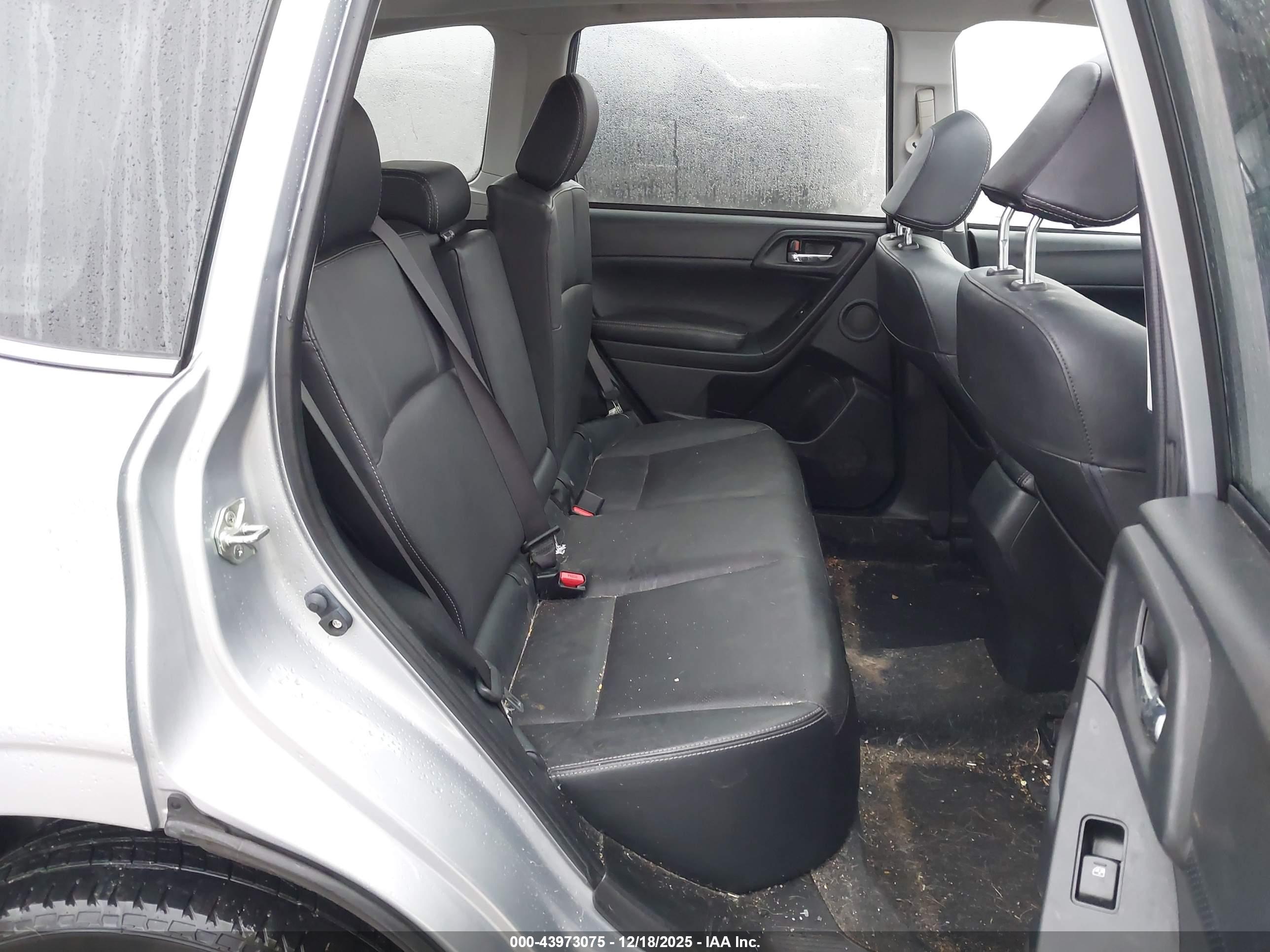 SUBARU FORESTER image 8