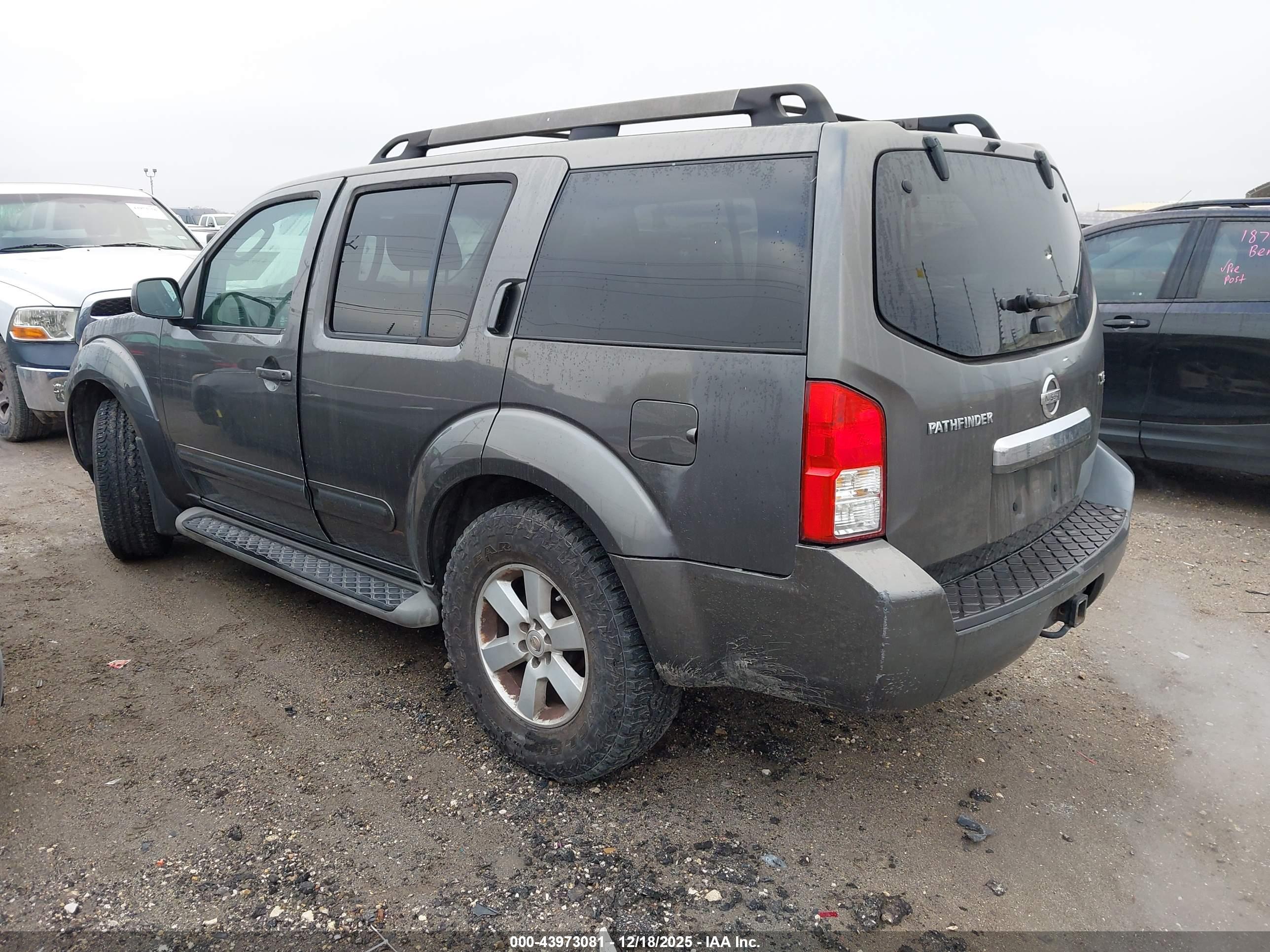 NISSAN PATHFINDER image 3