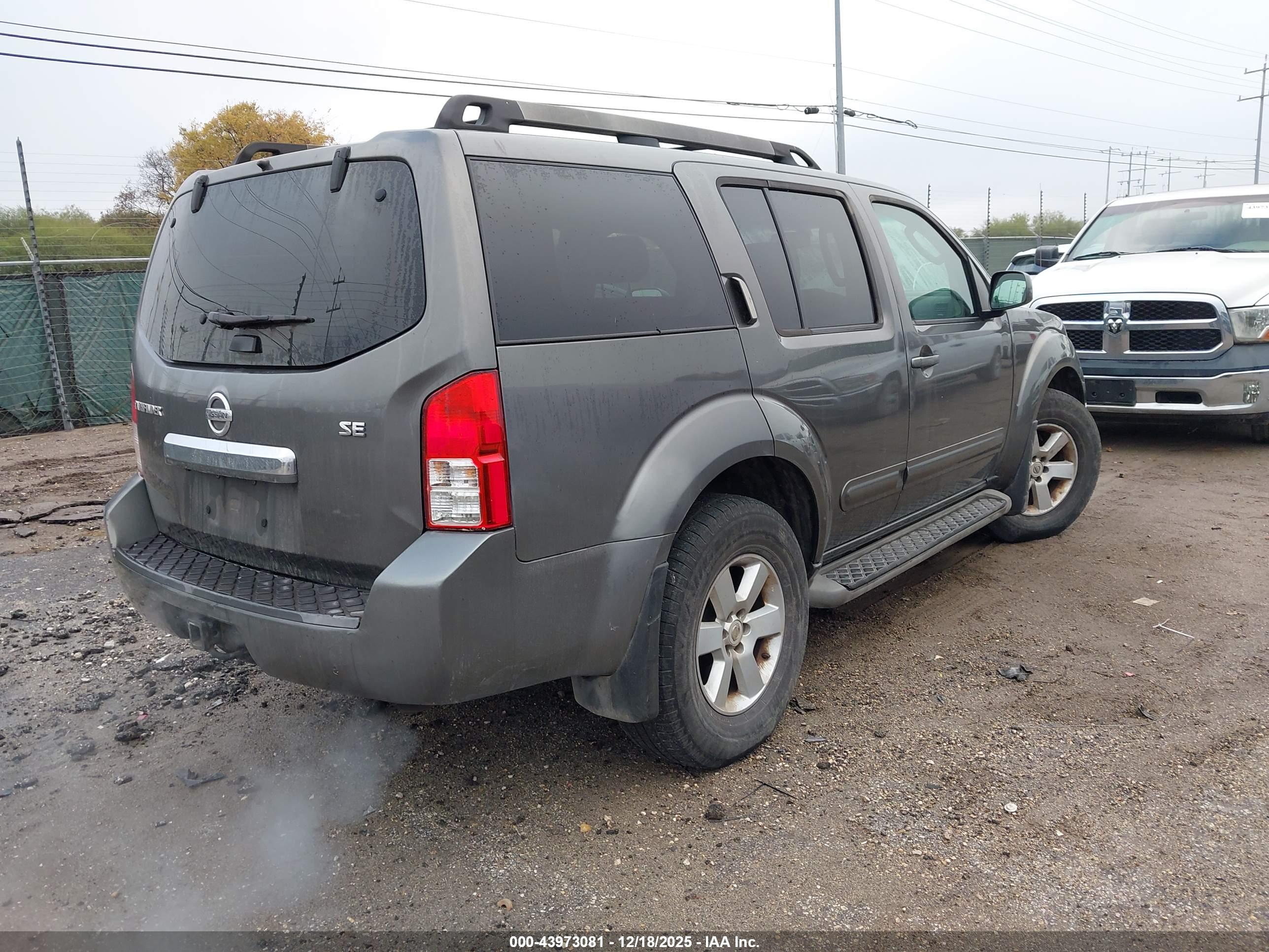 NISSAN PATHFINDER image 4