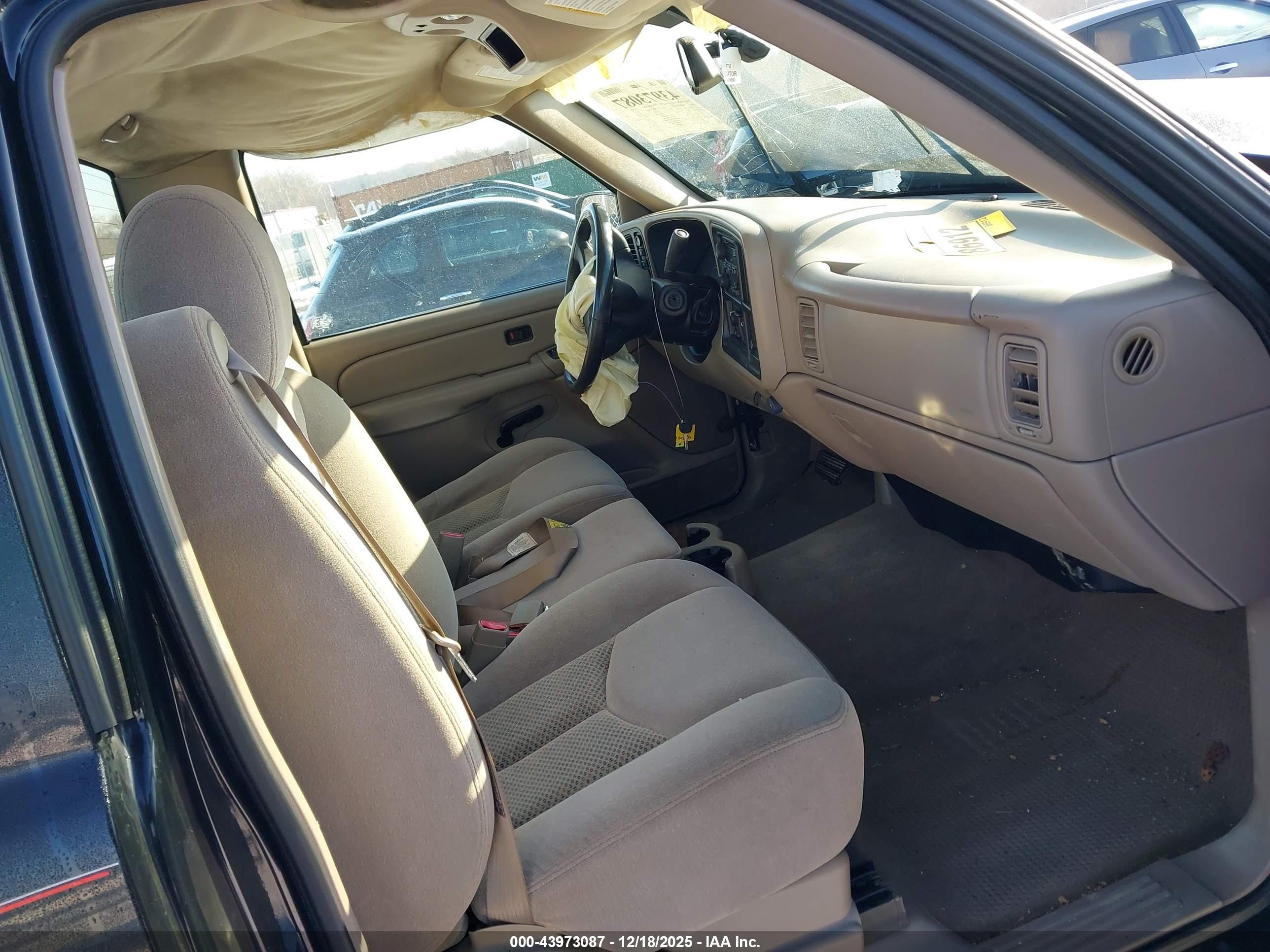 CHEVROLET SILVERADO image 5