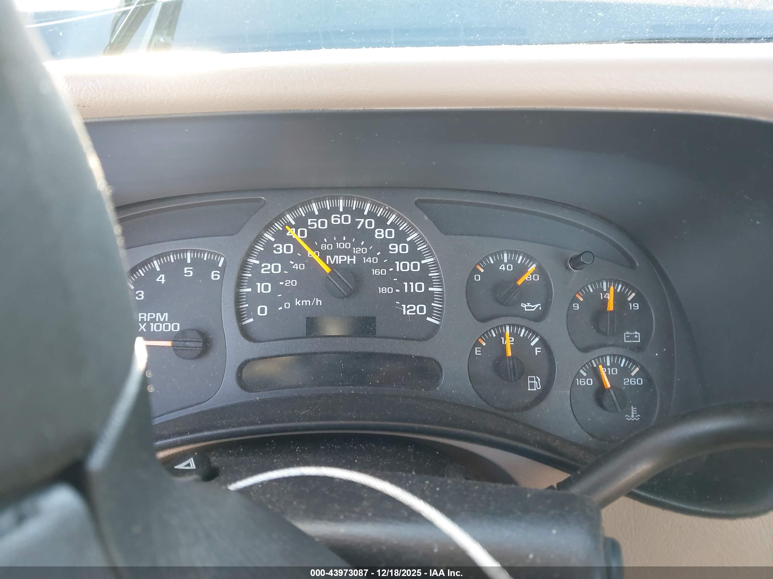 CHEVROLET SILVERADO image 7