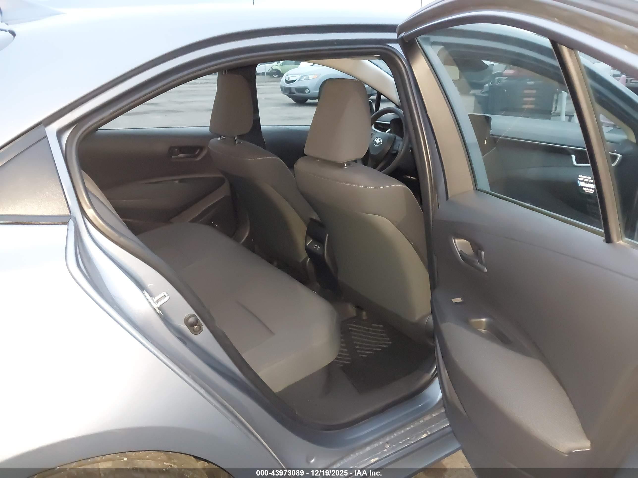 TOYOTA COROLLA image 8