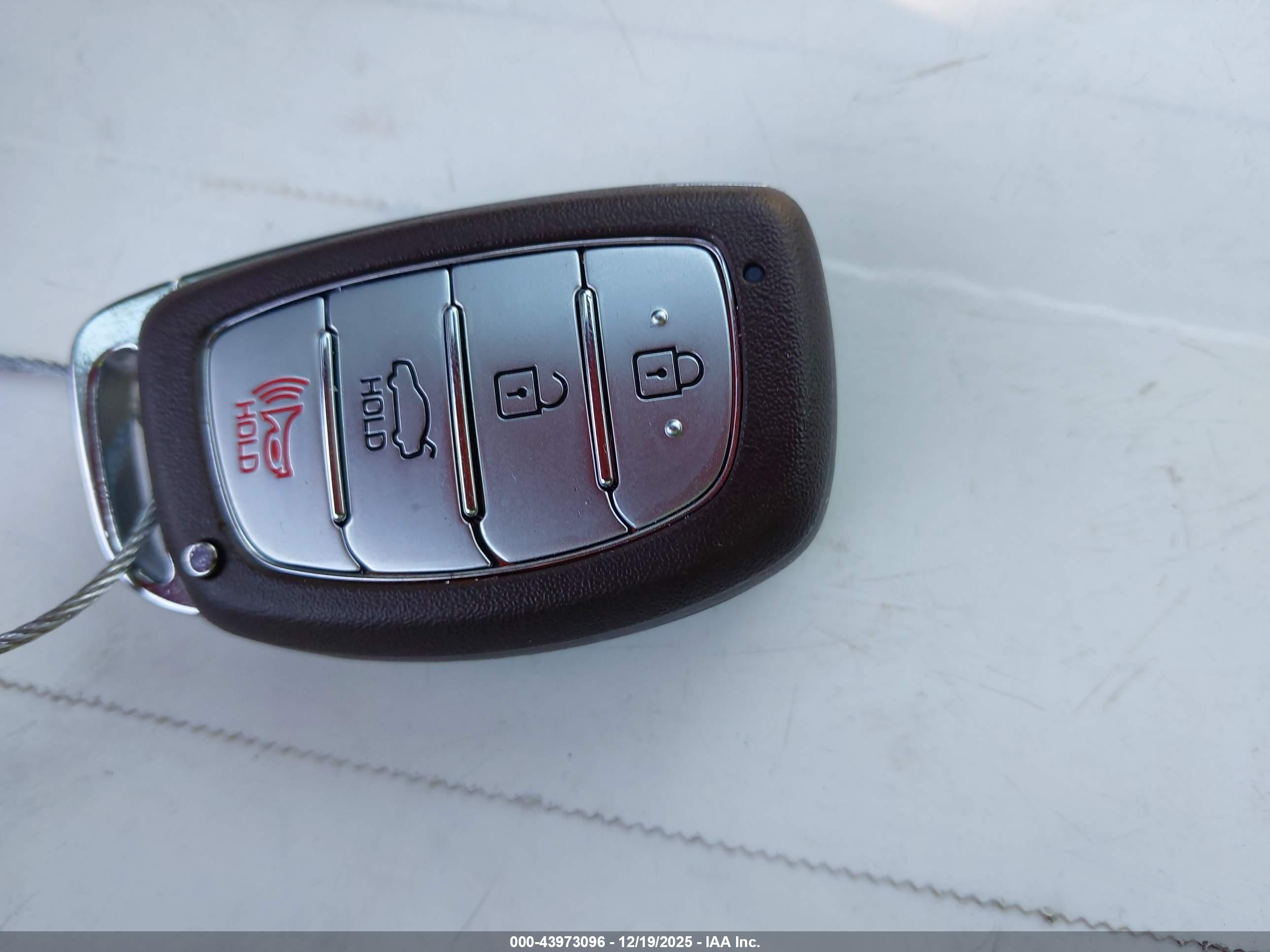 HYUNDAI ELANTRA image 11