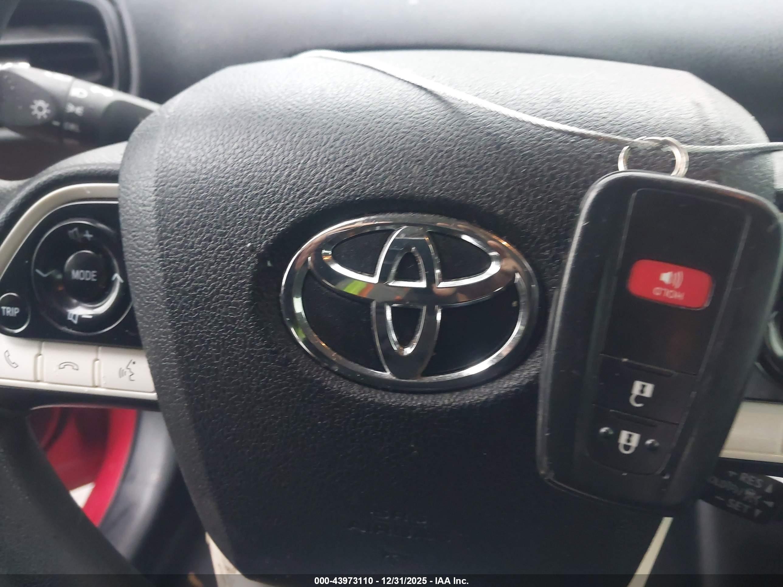 TOYOTA PRIUS image 11