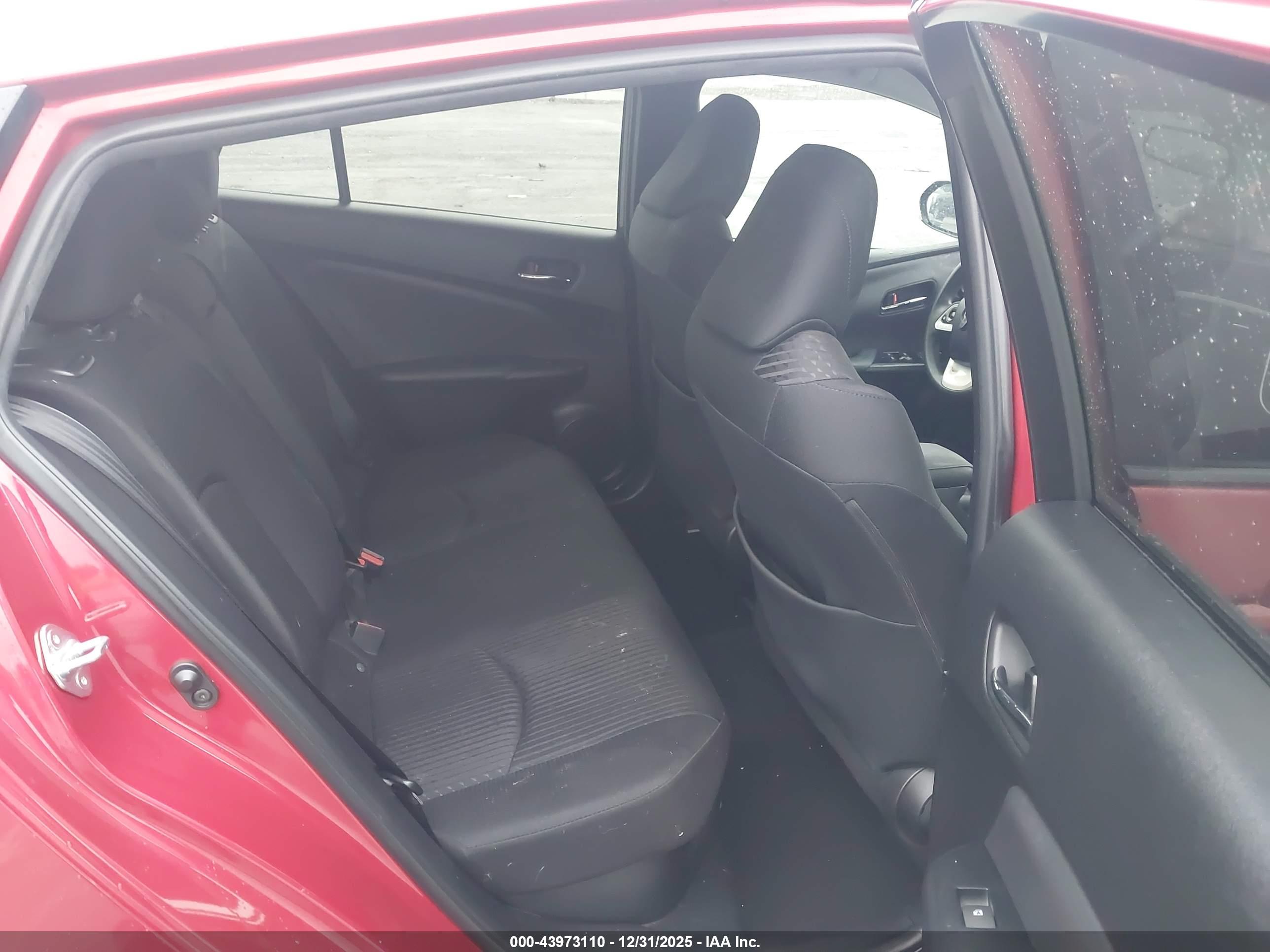 TOYOTA PRIUS image 8