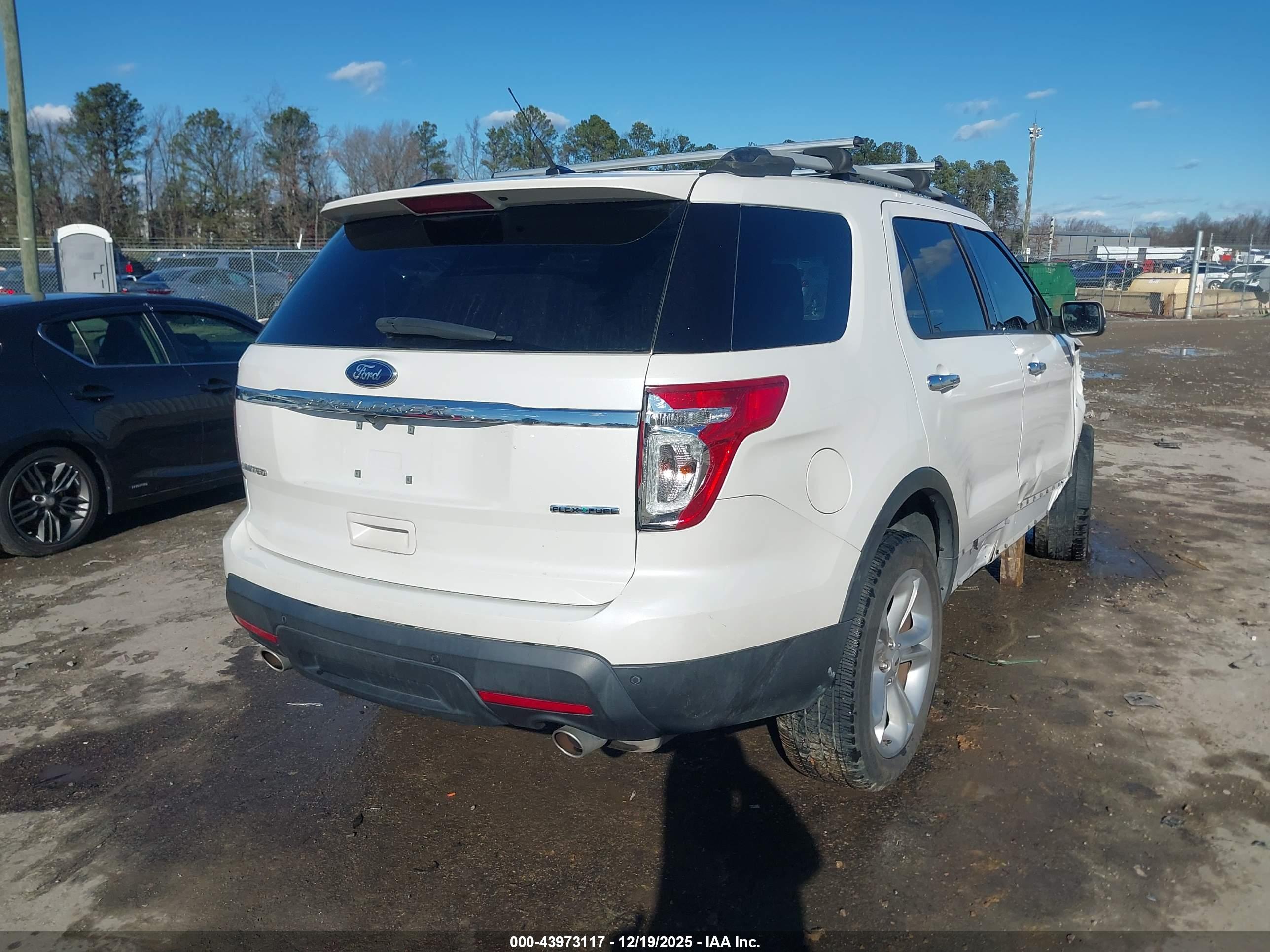 FORD EXPLORER image 4