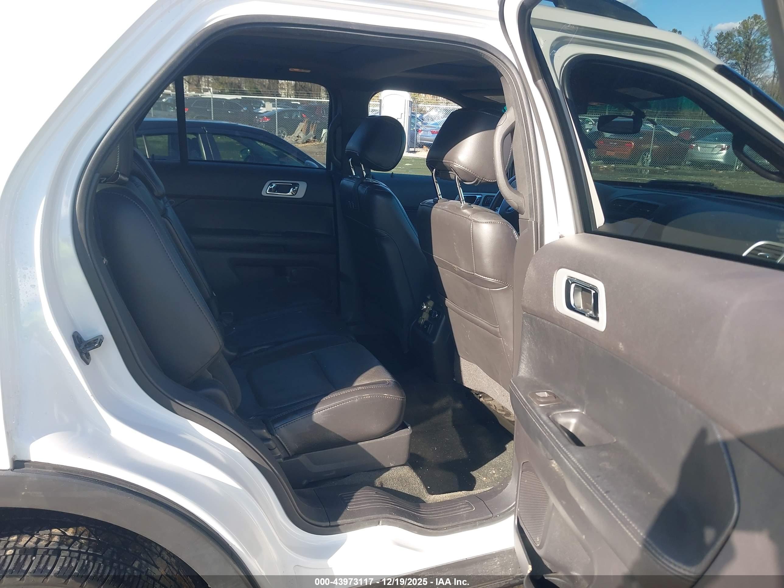 FORD EXPLORER image 8