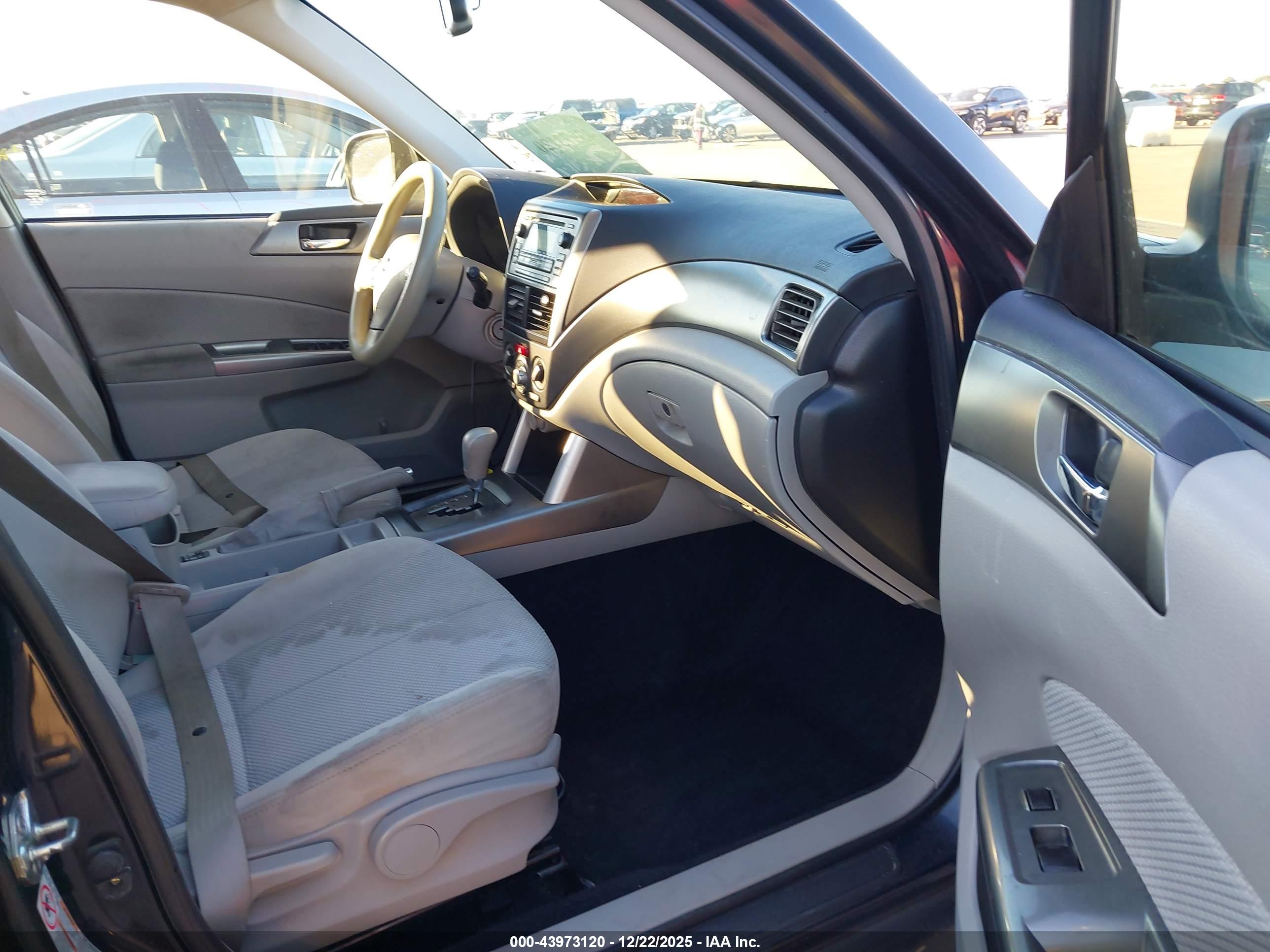 SUBARU FORESTER image 5