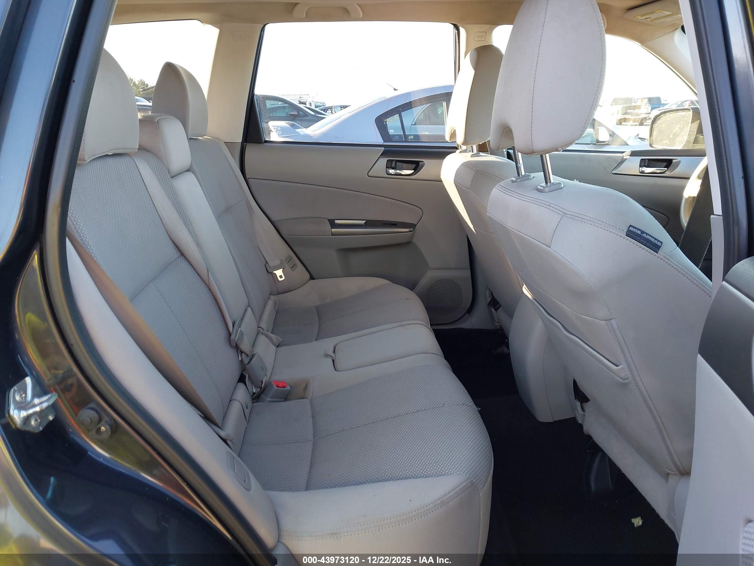 SUBARU FORESTER image 8