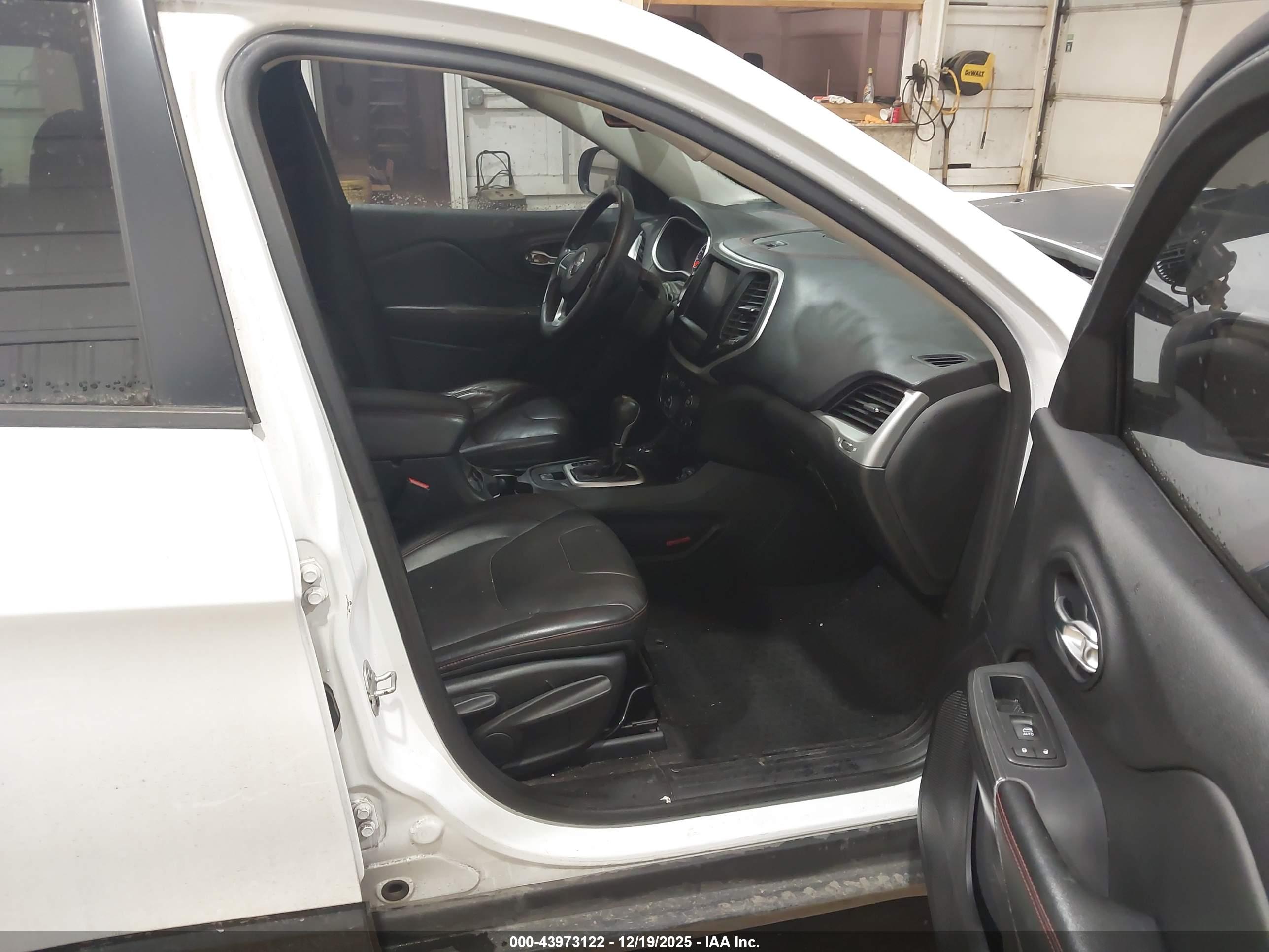 JEEP CHEROKEE image 5