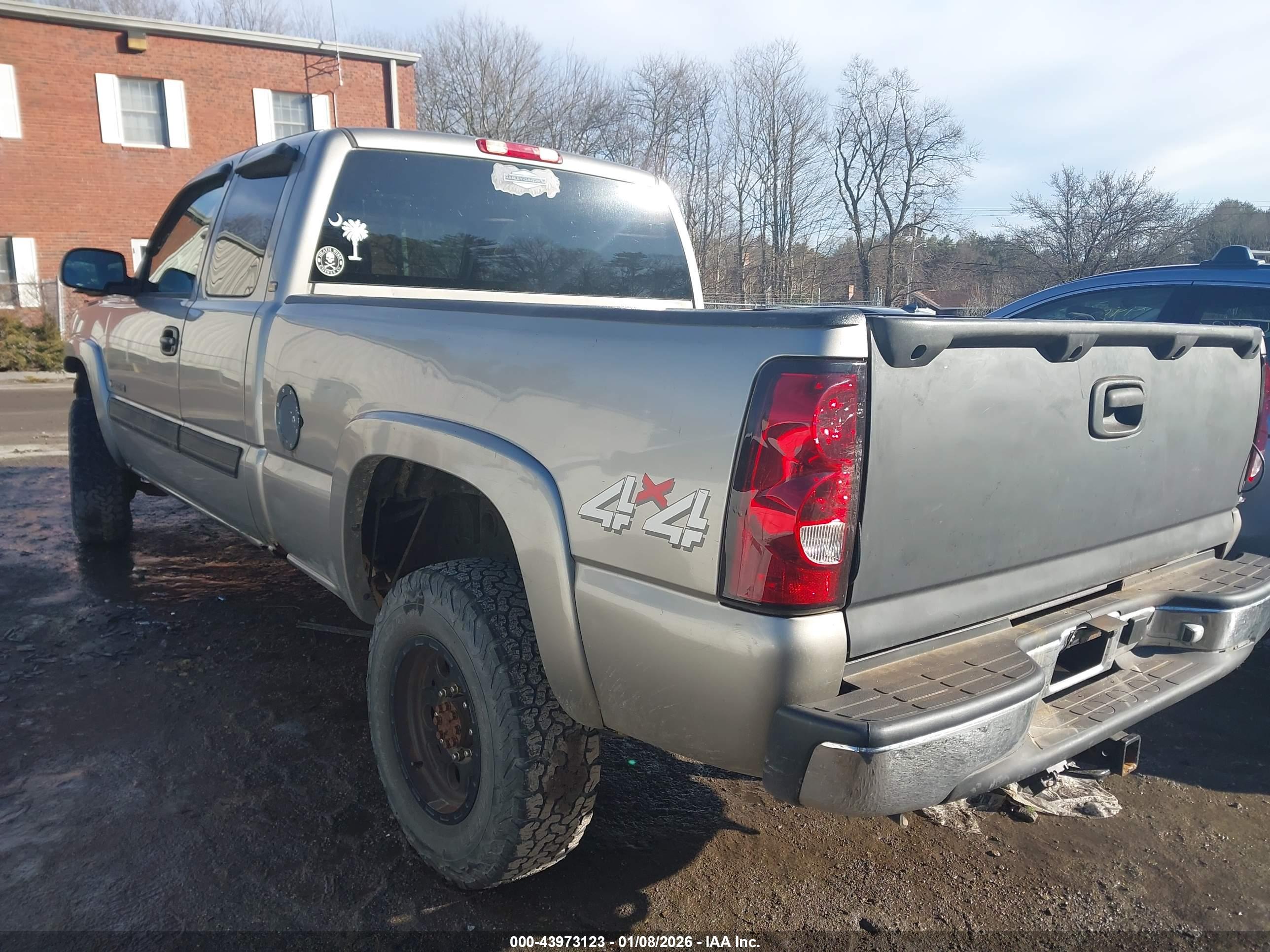 CHEVROLET SILVERADO image 3