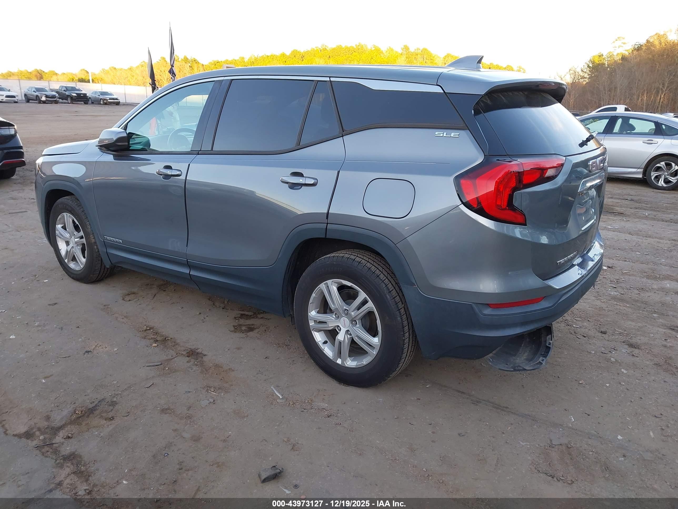 GMC TERRAIN image 3