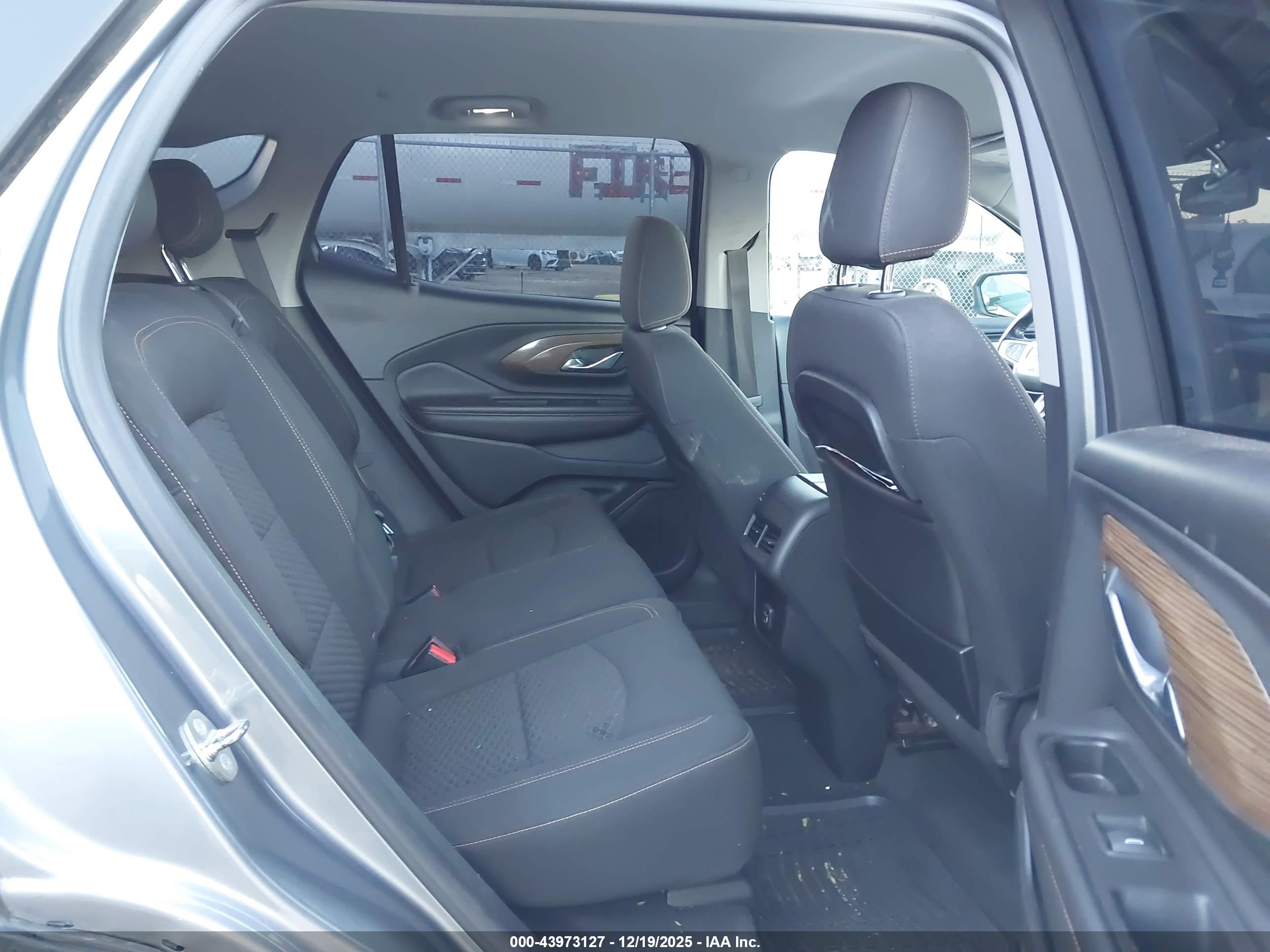 GMC TERRAIN image 8