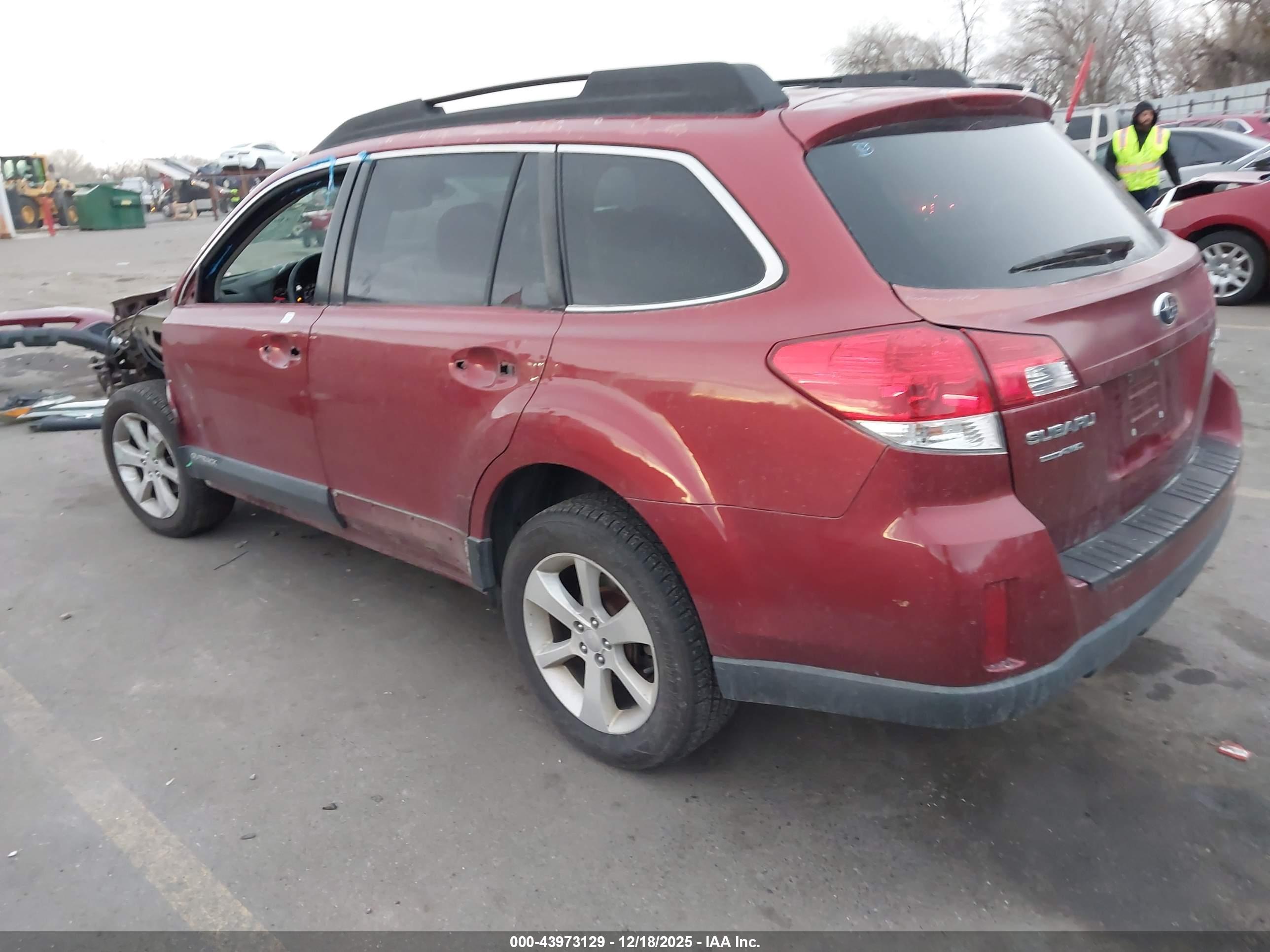 SUBARU OUTBACK image 3