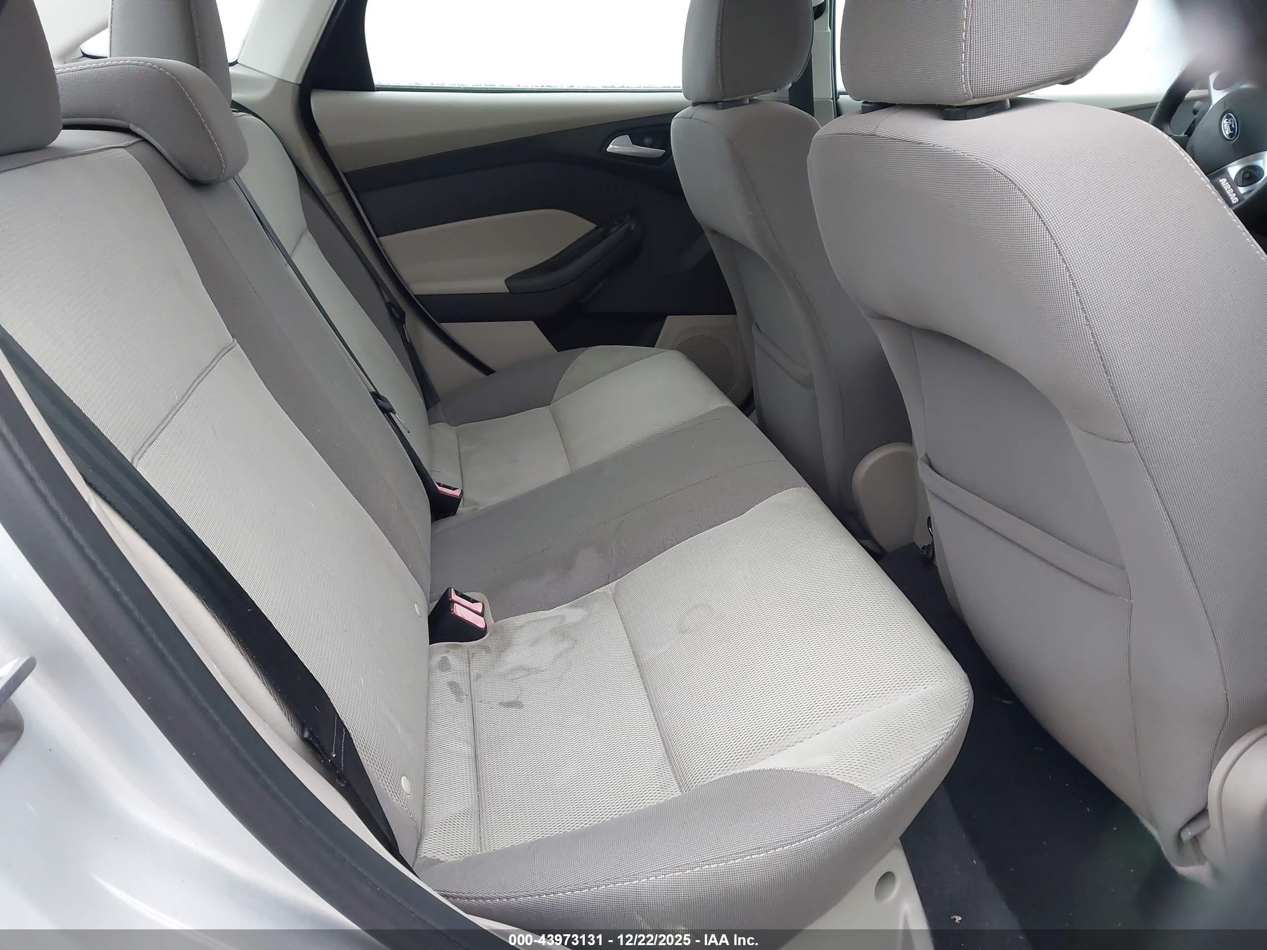FORD FOCUS image 8