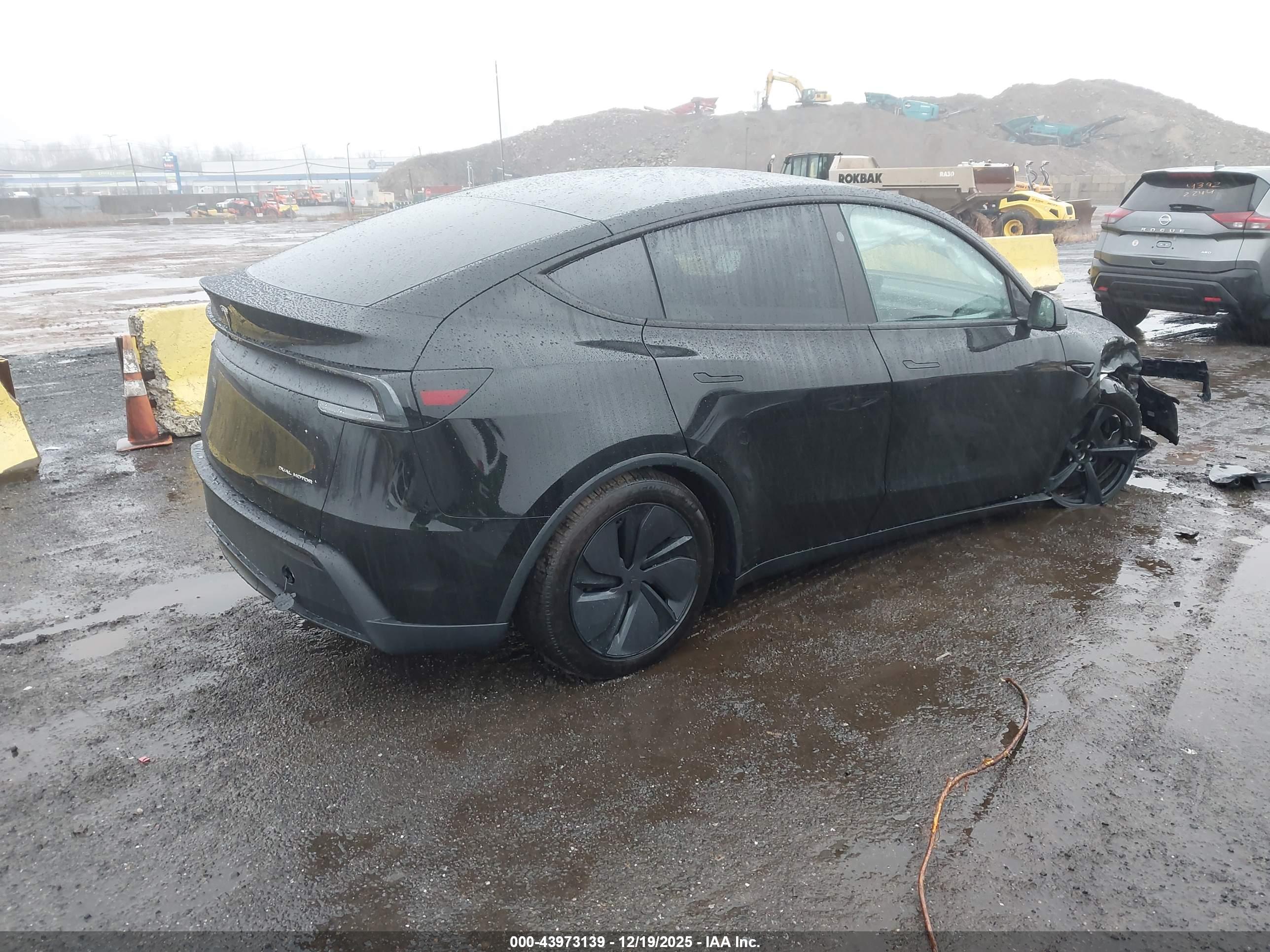 TESLA MODEL image 4