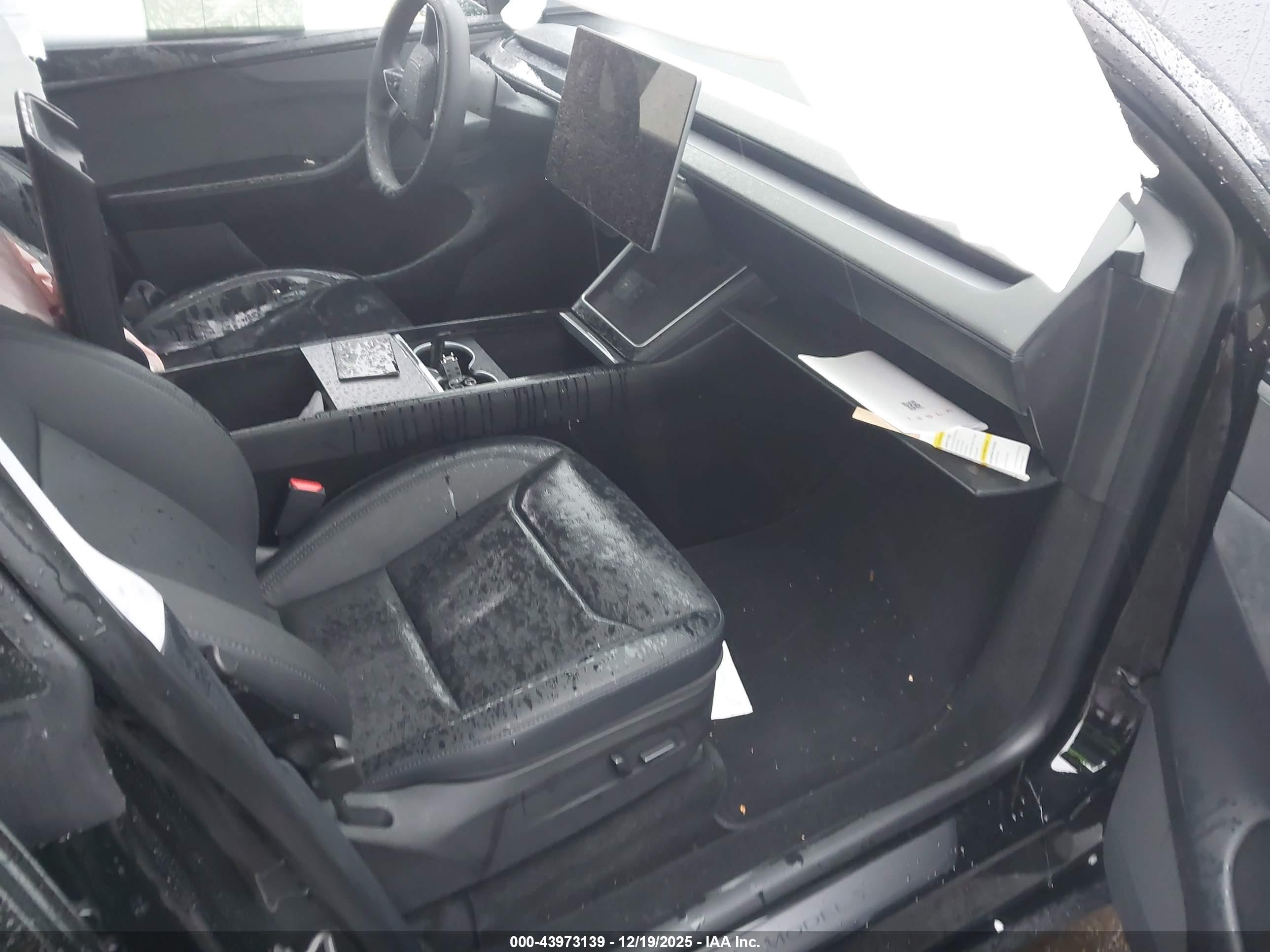 TESLA MODEL image 5