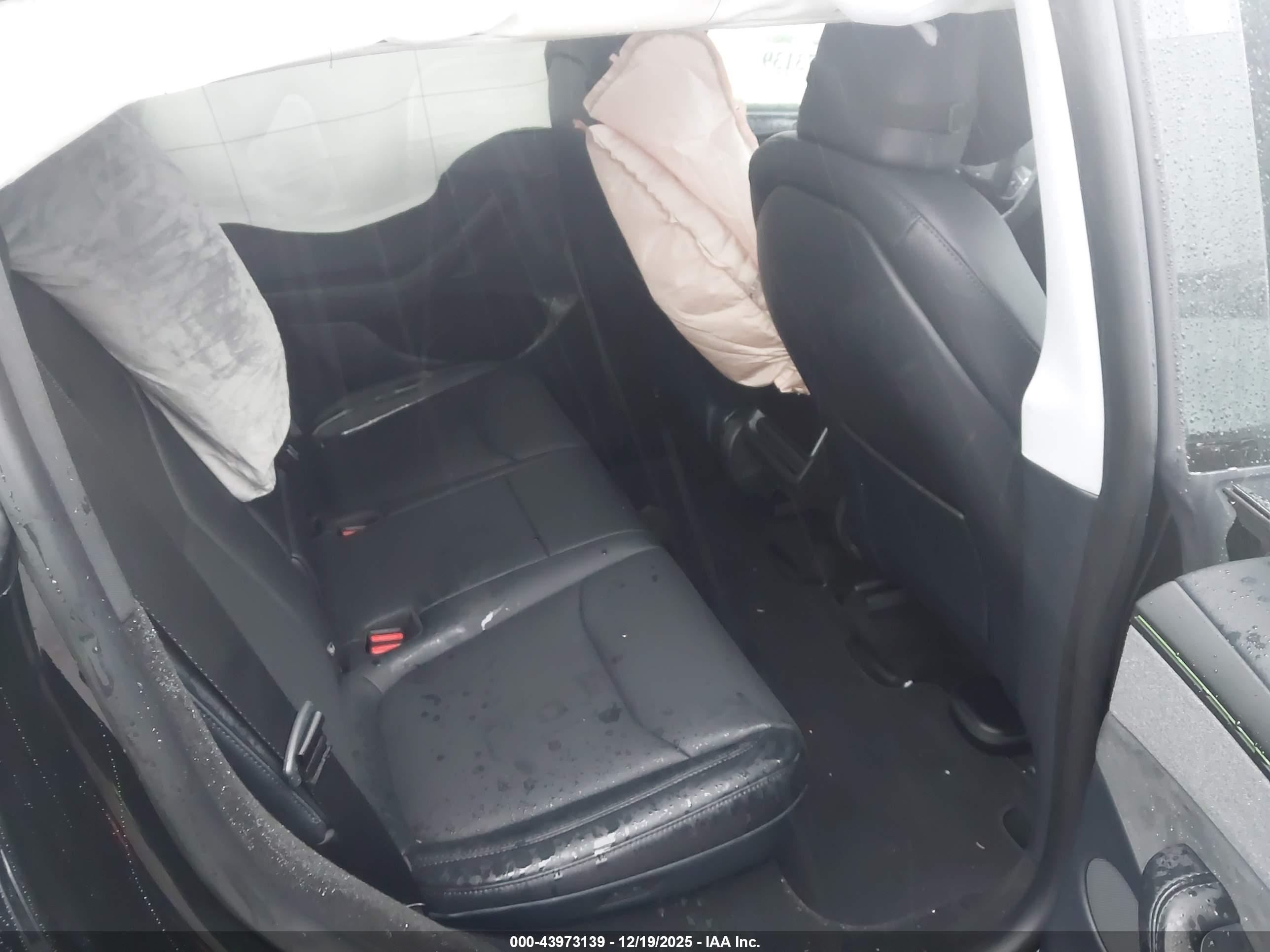 TESLA MODEL image 8