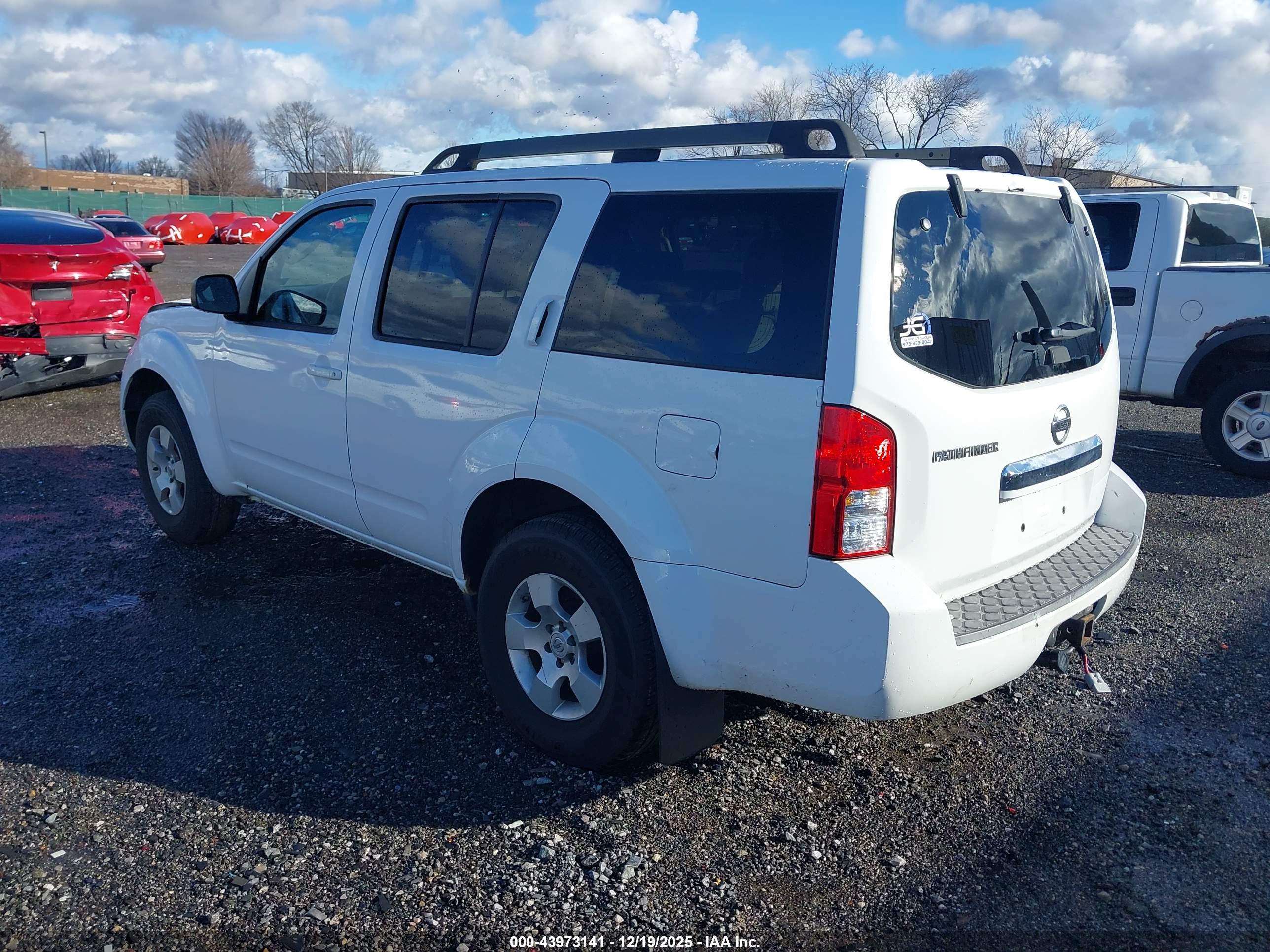 NISSAN PATHFINDER image 3