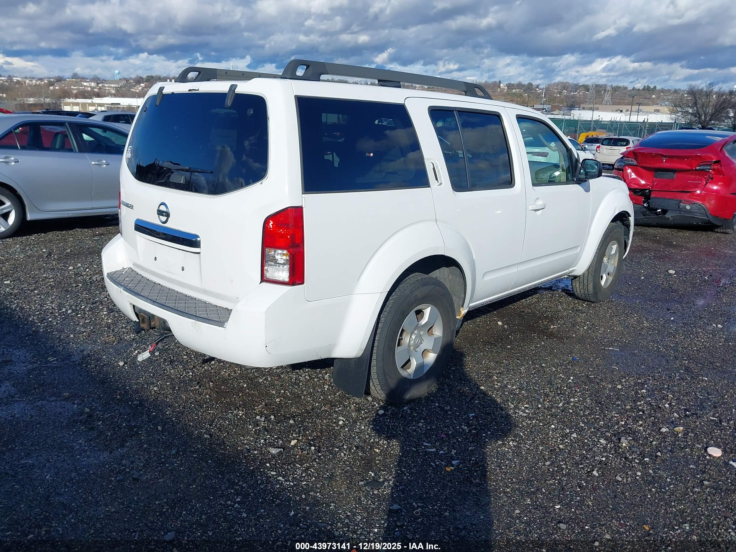 NISSAN PATHFINDER image 4