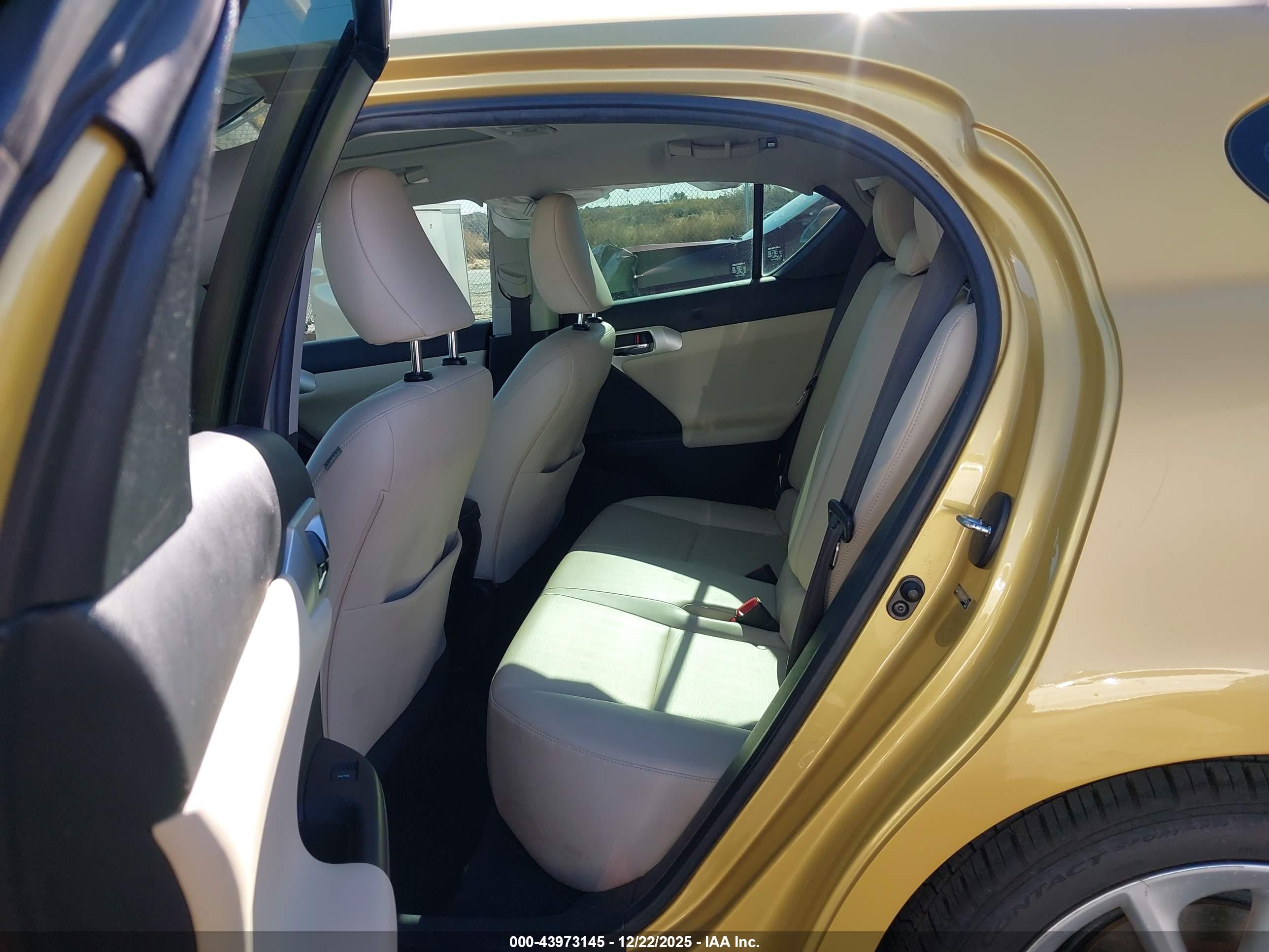 LEXUS CT image 8