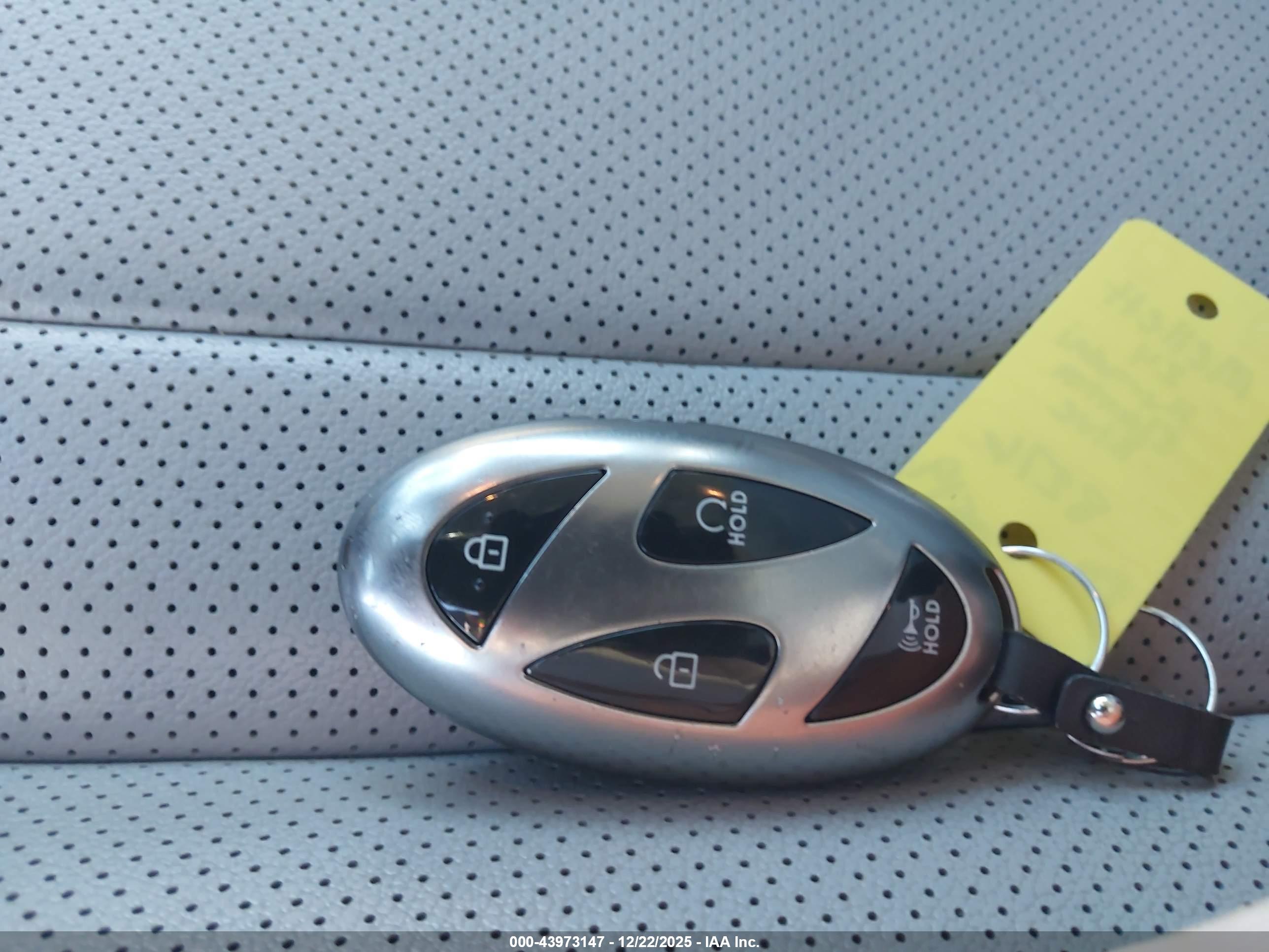 HYUNDAI ELANTRA image 11