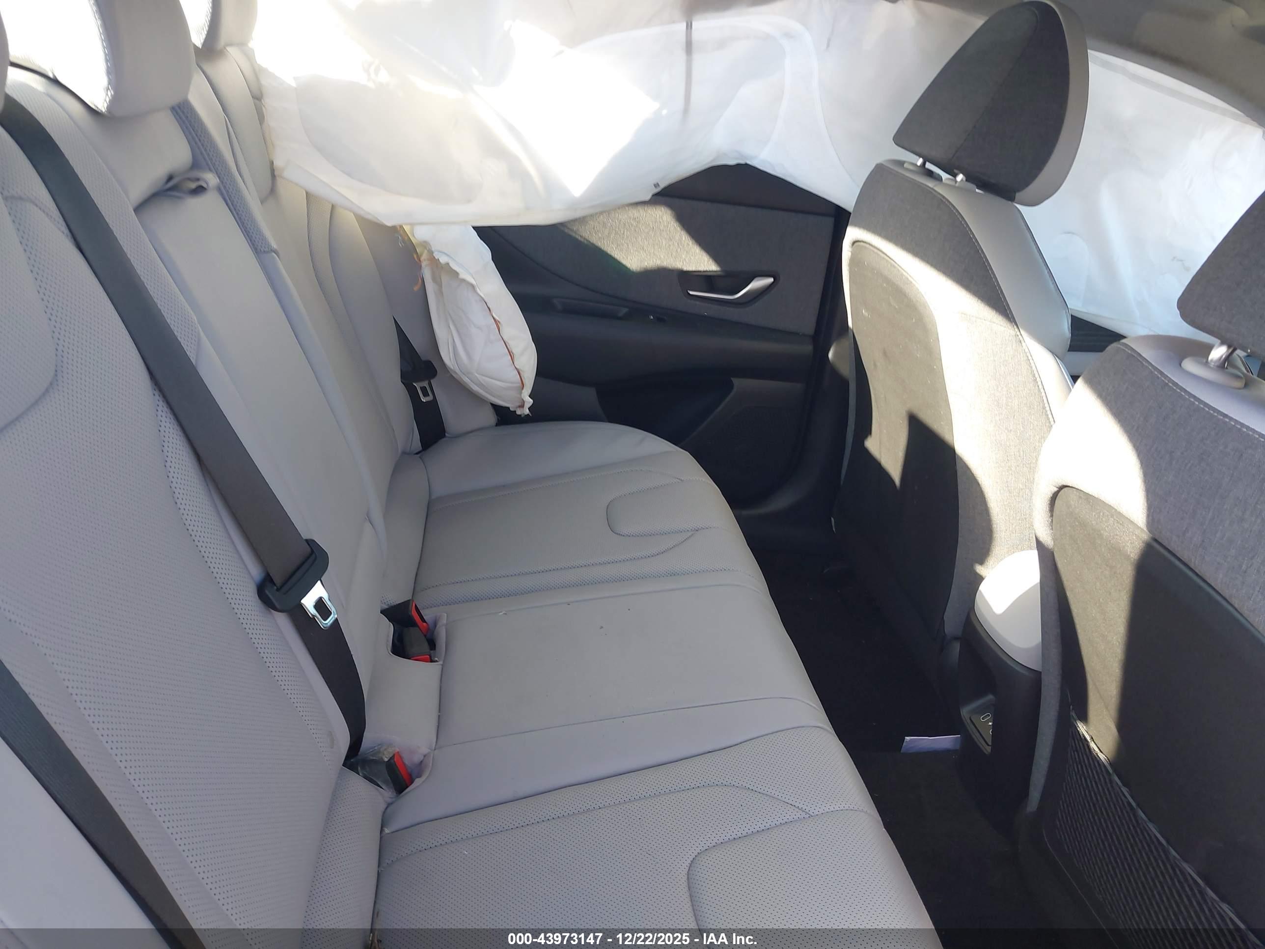 HYUNDAI ELANTRA image 8