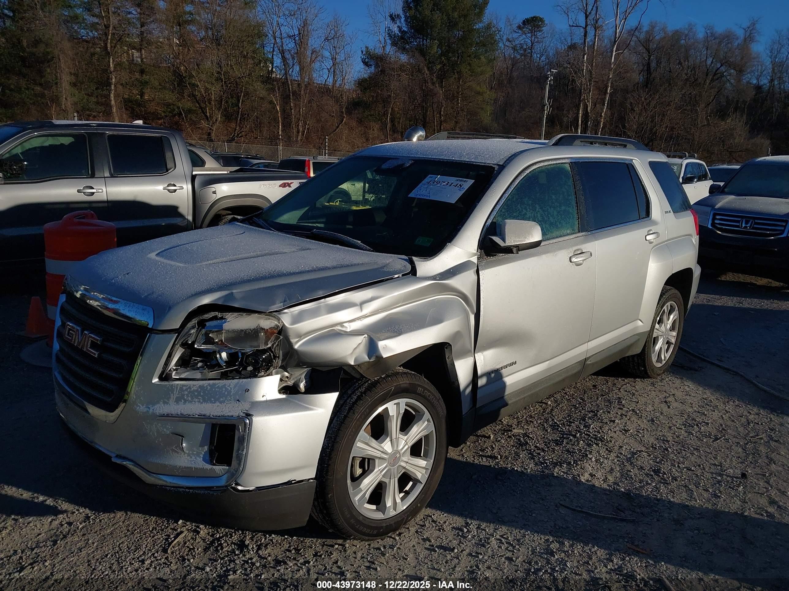 GMC TERRAIN image 2