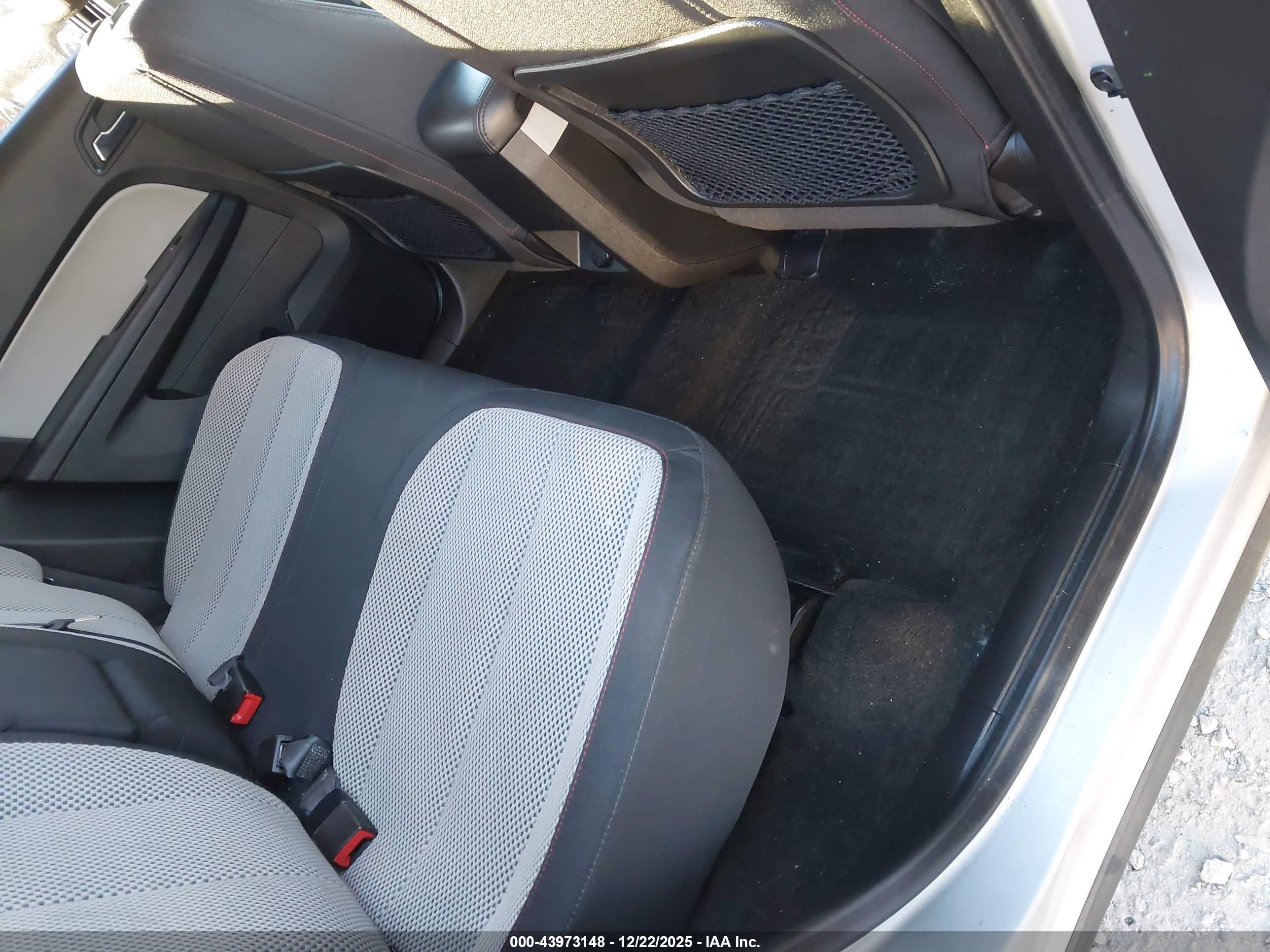 GMC TERRAIN image 8