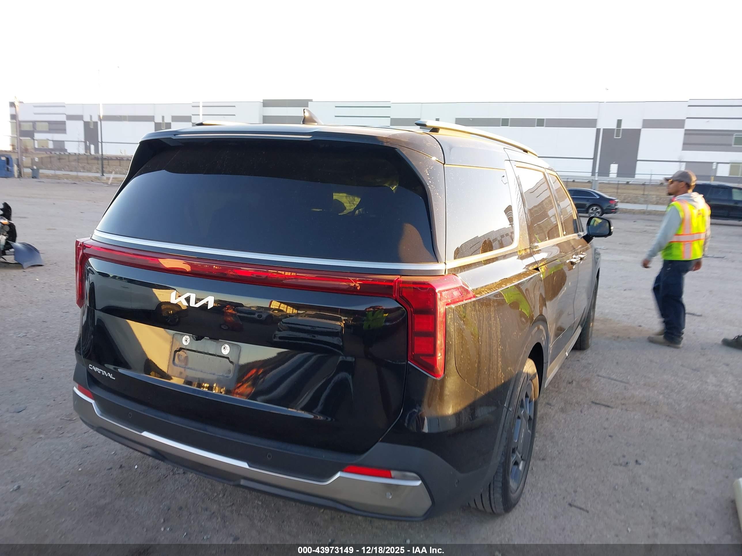KIA CARNIVAL image 4