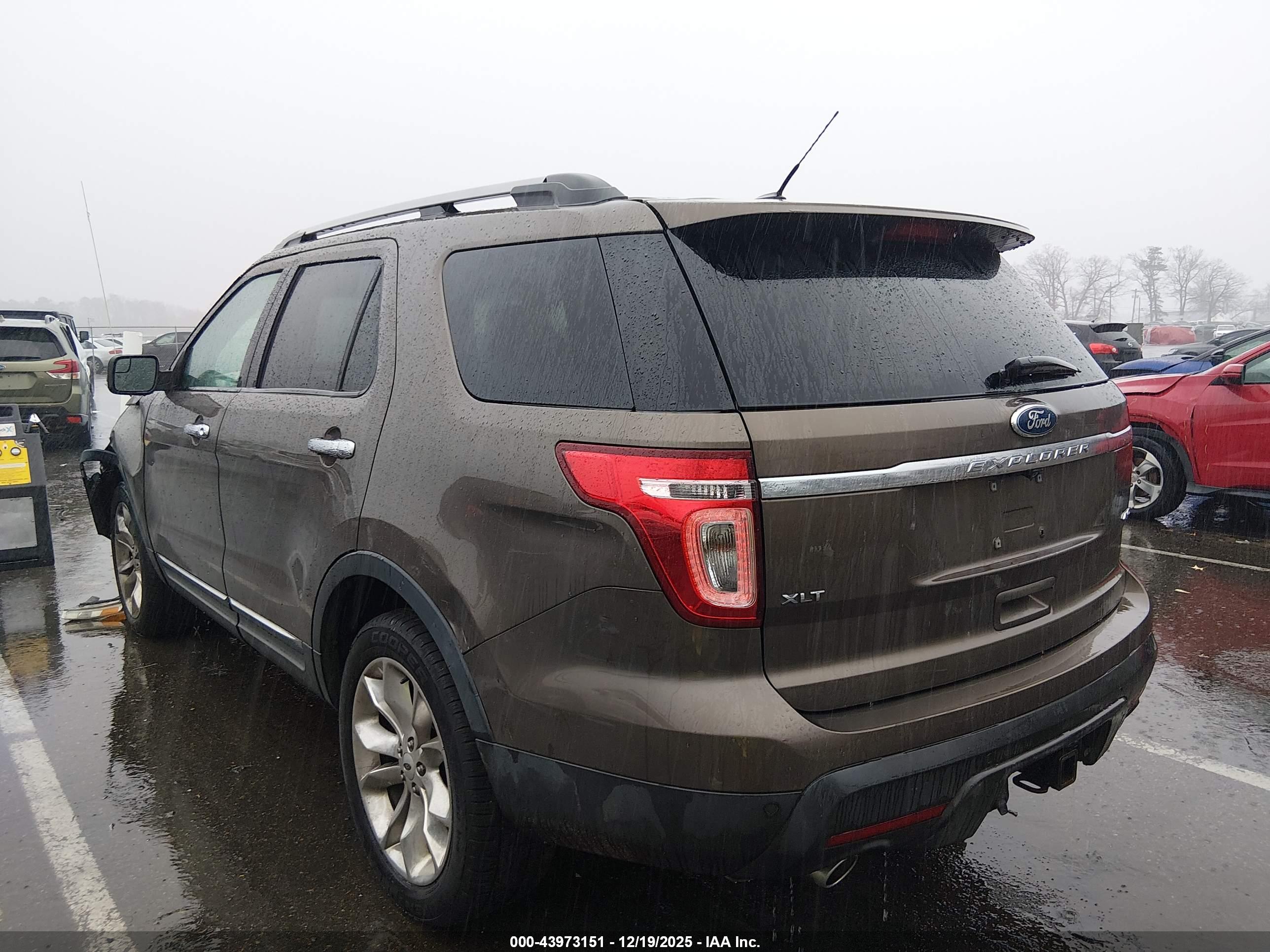 FORD EXPLORER image 3