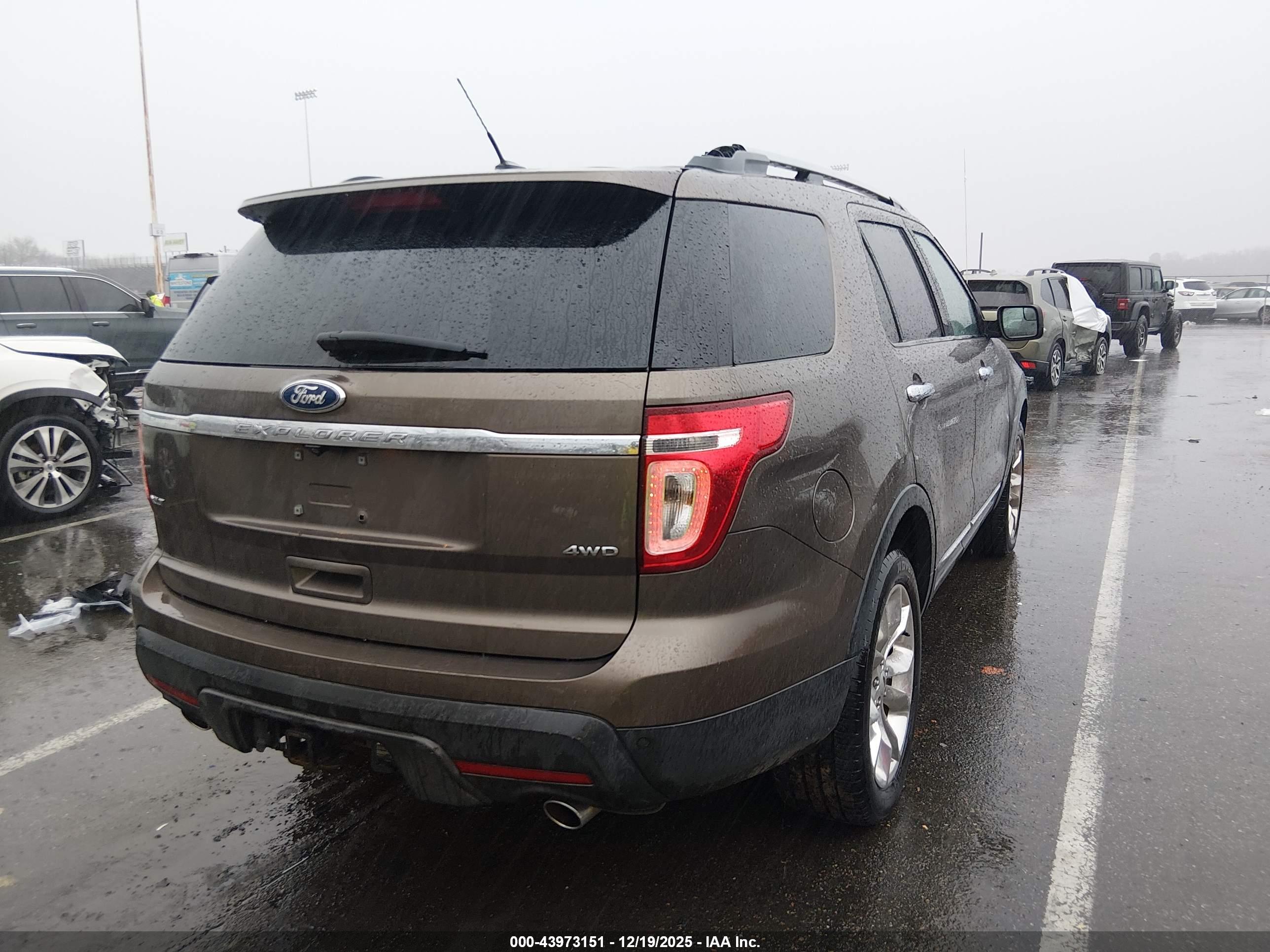 FORD EXPLORER image 4