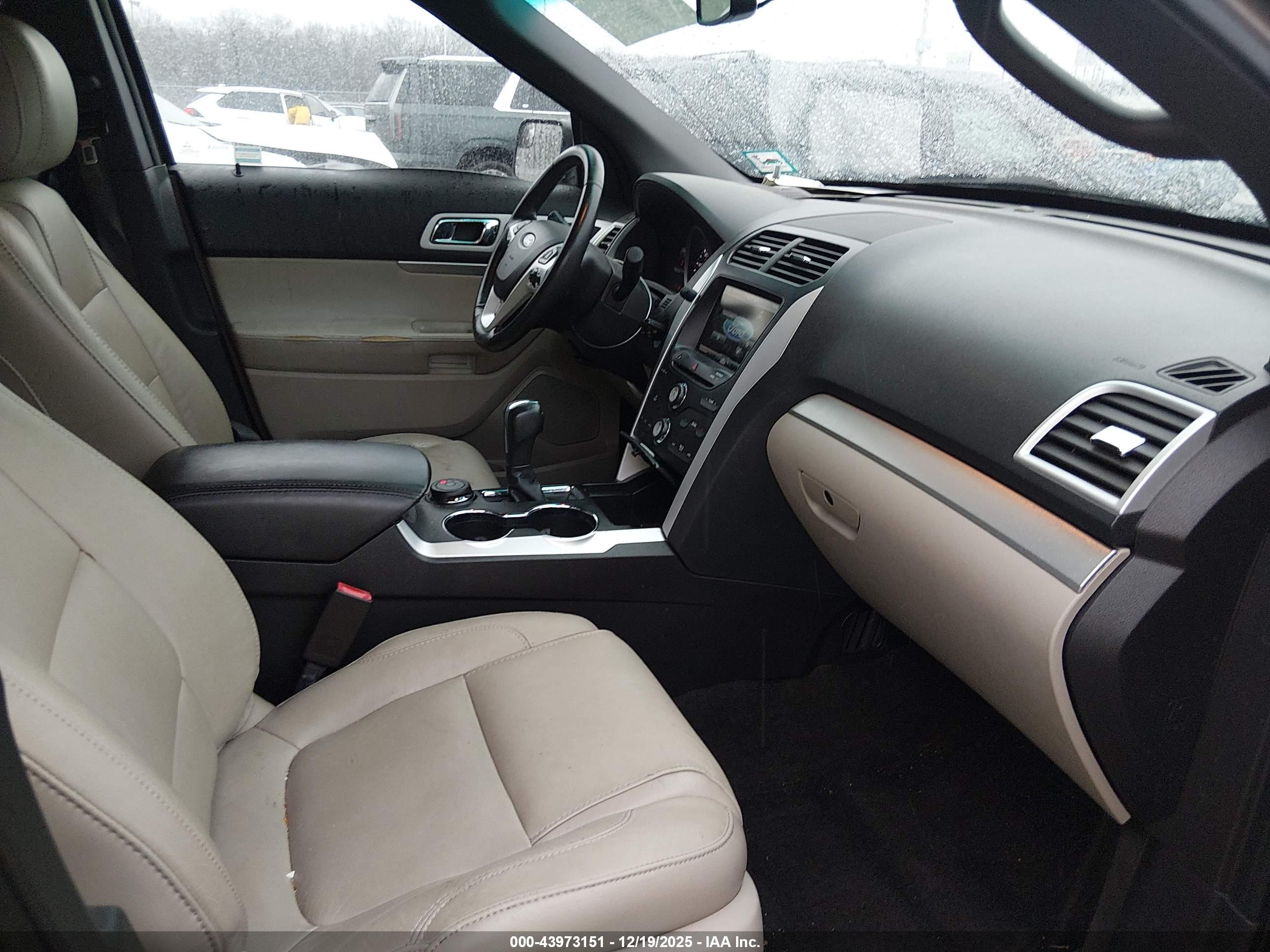 FORD EXPLORER image 5