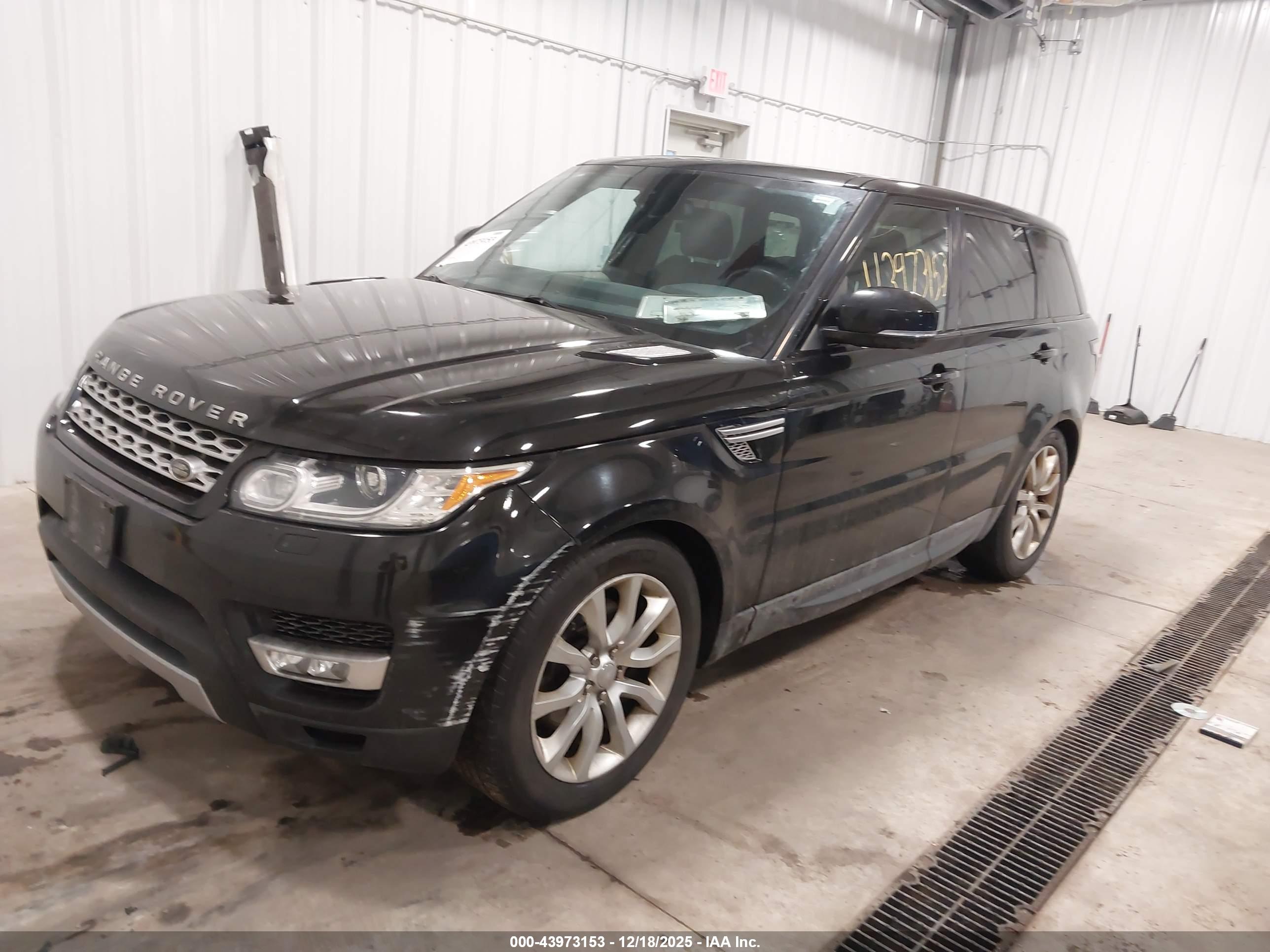 LAND ROVER image 2