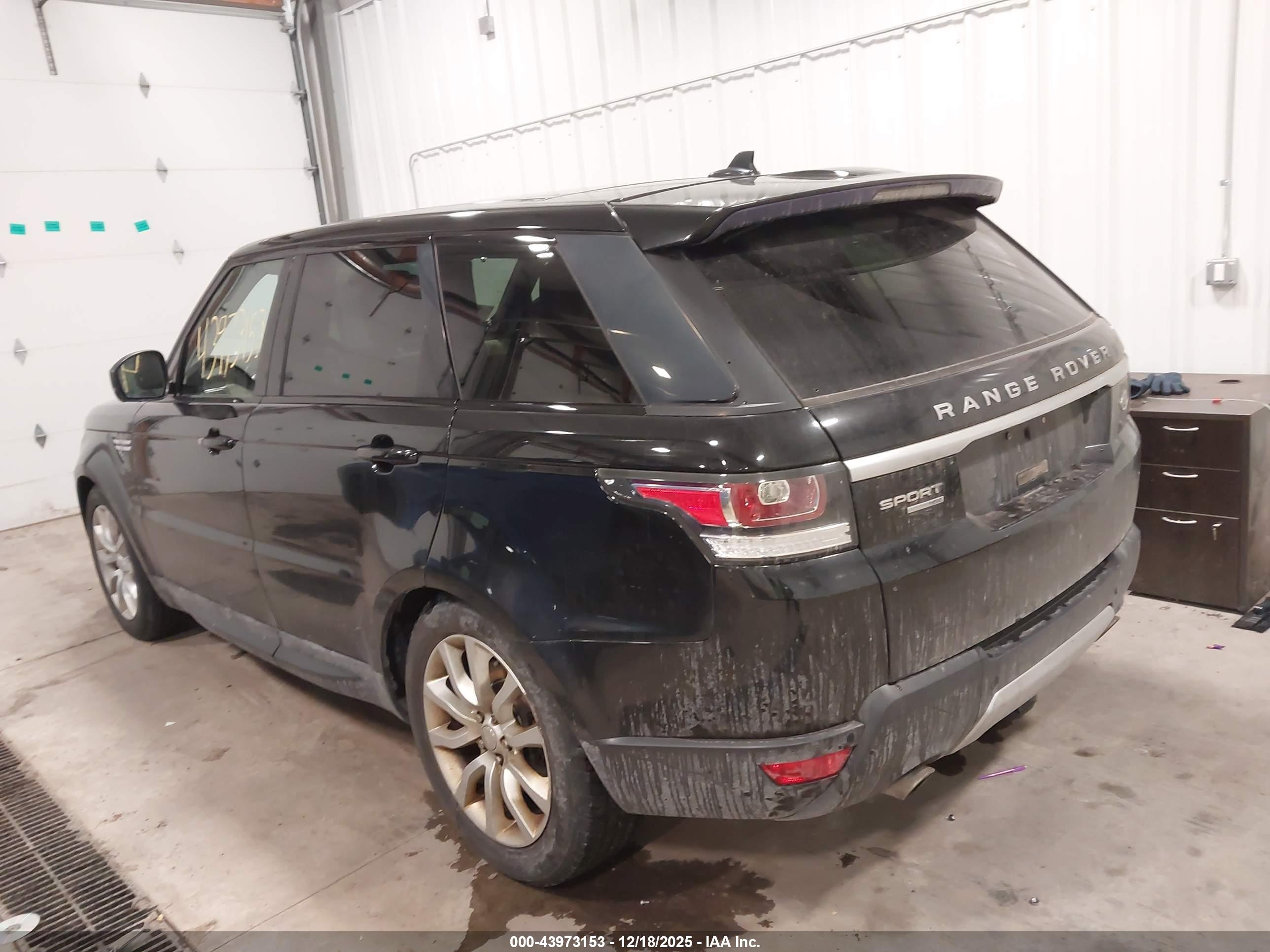 LAND ROVER image 3