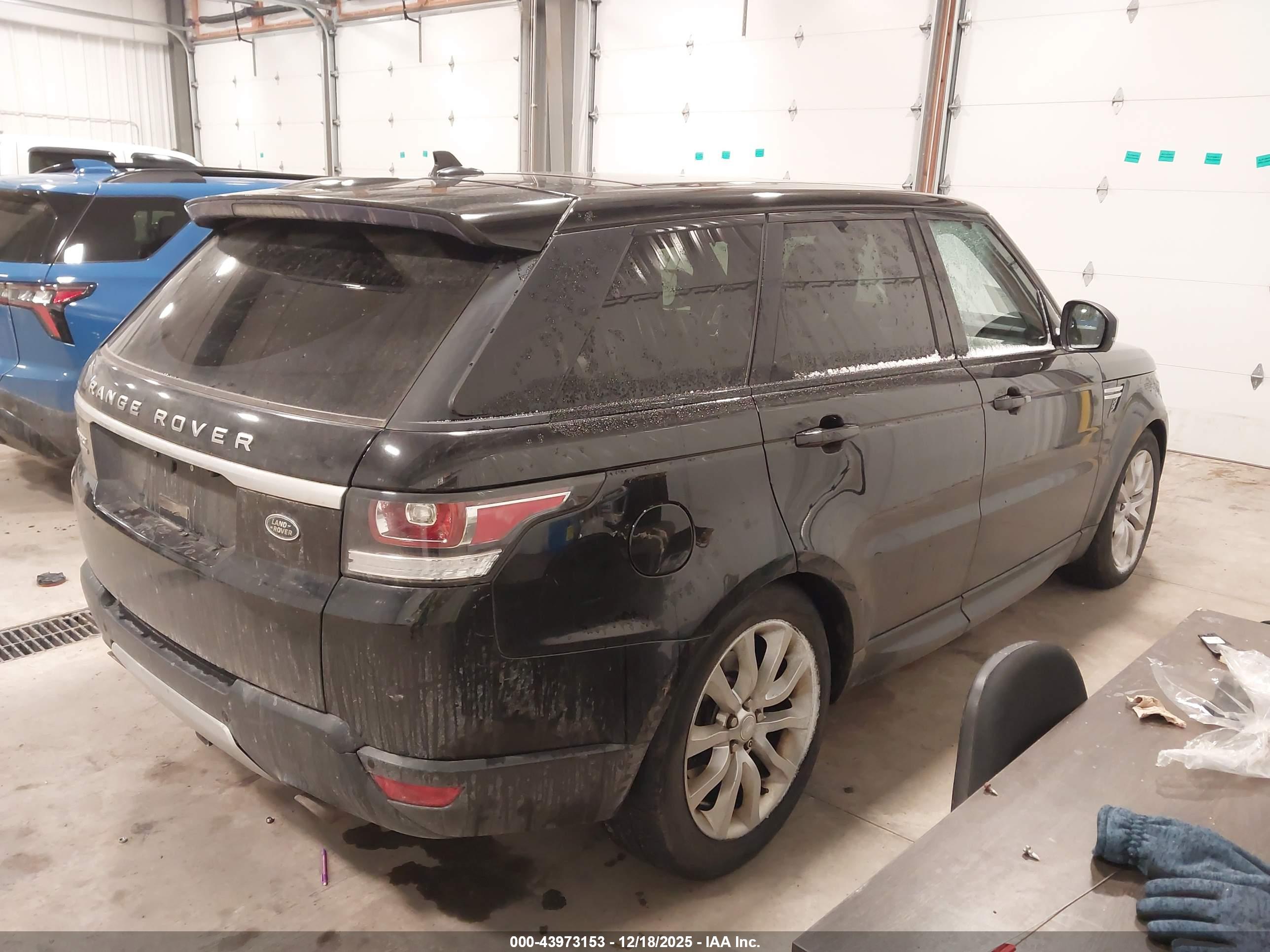 LAND ROVER image 4
